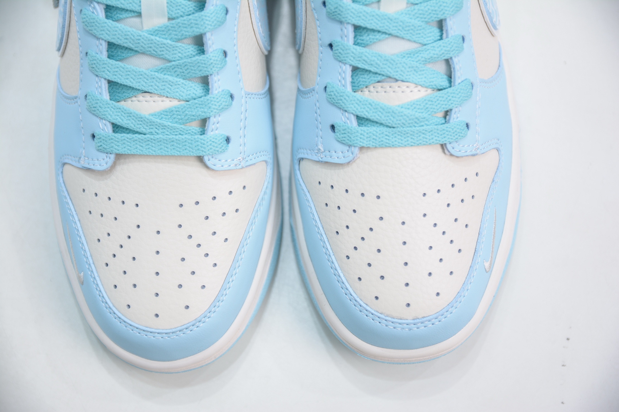 Nike SB Dunk Low x Dior White Blue, Premium Leather, Excellent Comfort 9 i1748543181335 7922 0 8