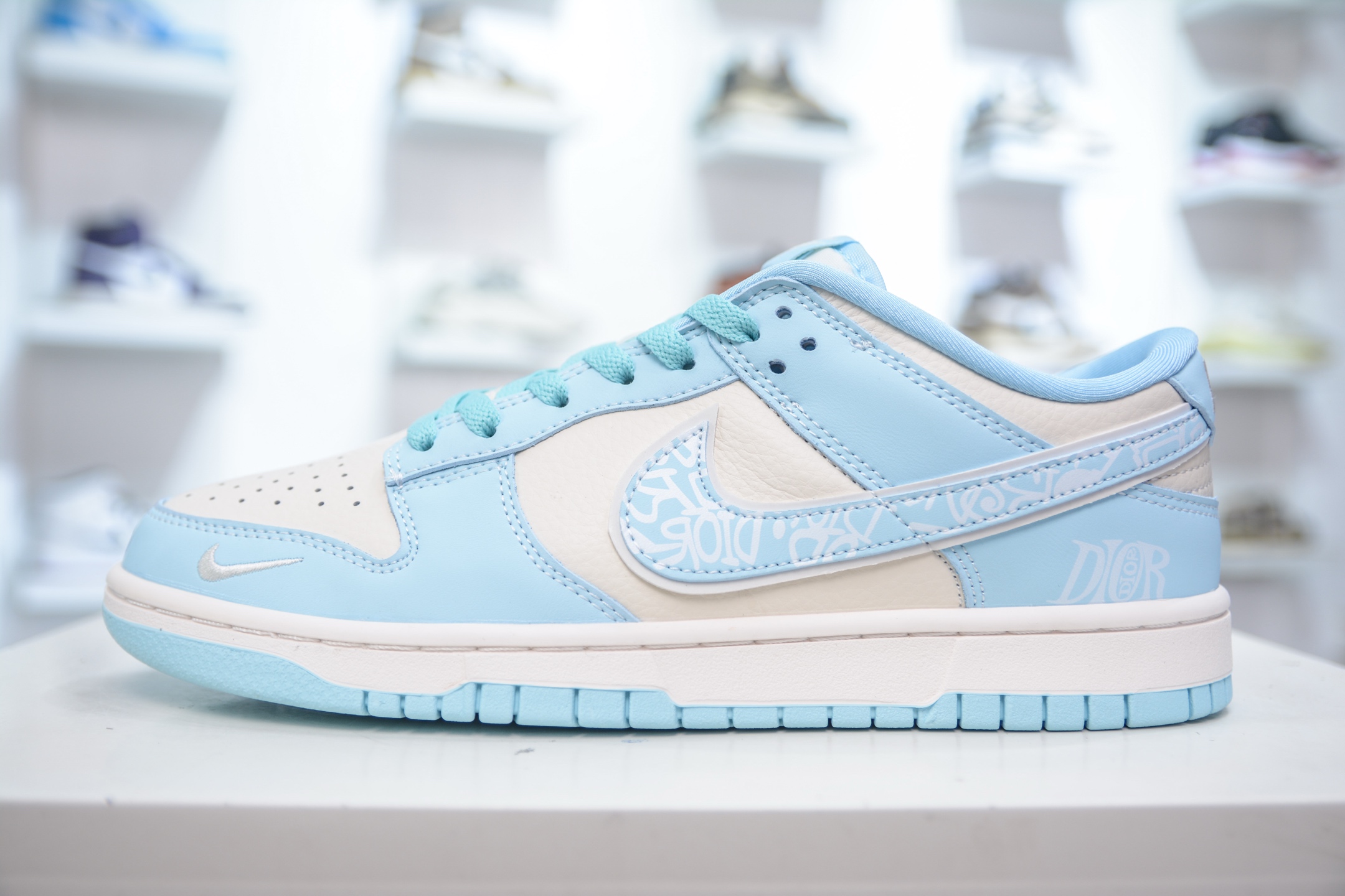 Nike SB Dunk Low x Dior White Blue, Premium Leather, Excellent Comfort 1 i1748543181465 9071 0 0