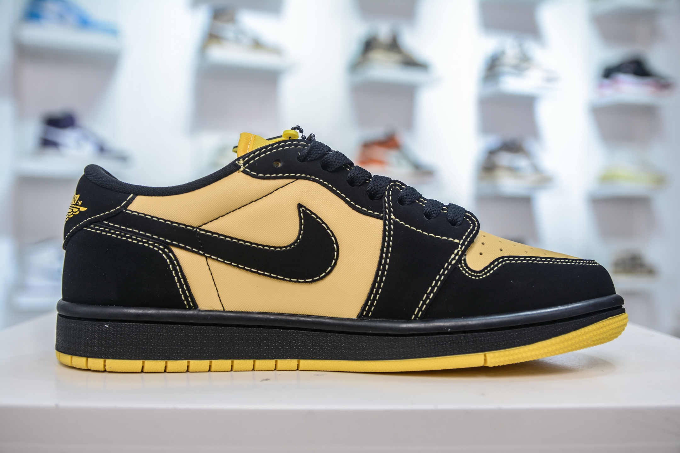 Air Jordan 1 Low Black/Taxi Yellow Casual Sneakers - IB8836 007 4 i1748543287529 1420 0 2