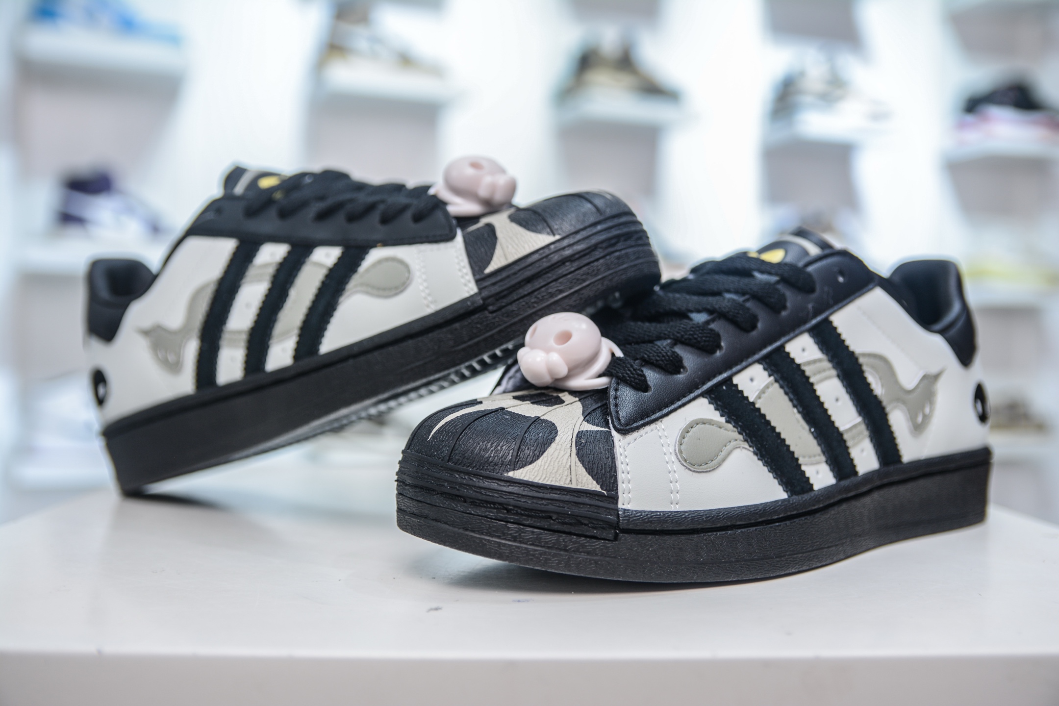 OFFGOD x AD Originals Superstar 82 联名灰黑贝壳头 JQ8778