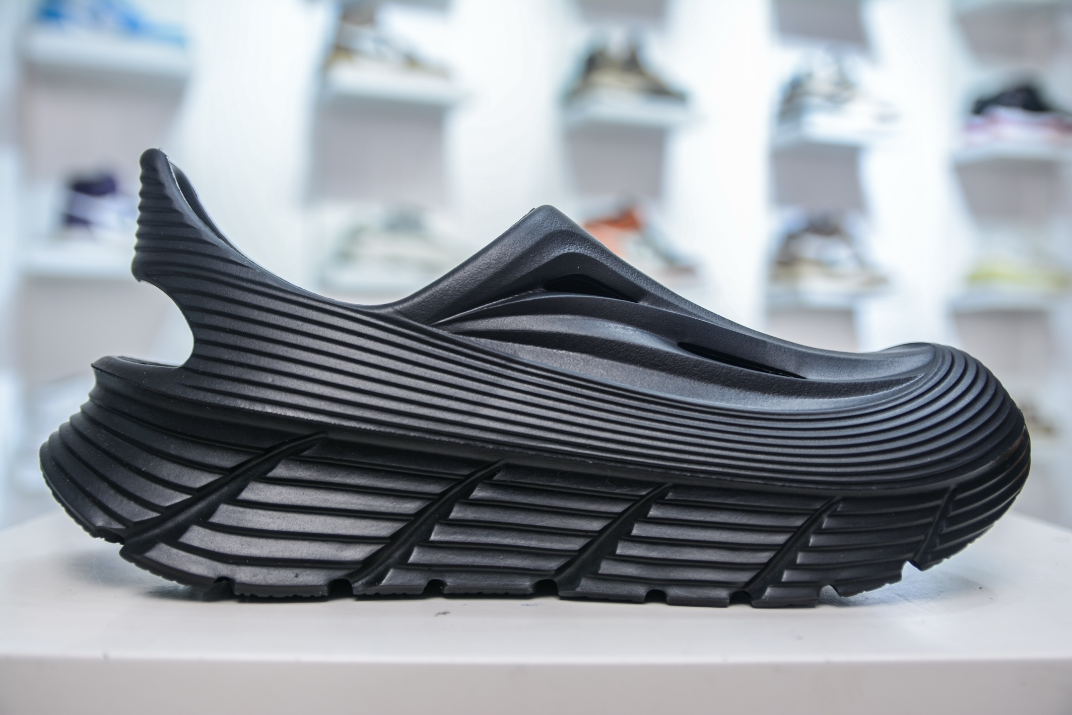 HK纯原 Hoka 一脚蹬 包头洞洞鞋 户外缓震拖鞋流线型融合极简美学