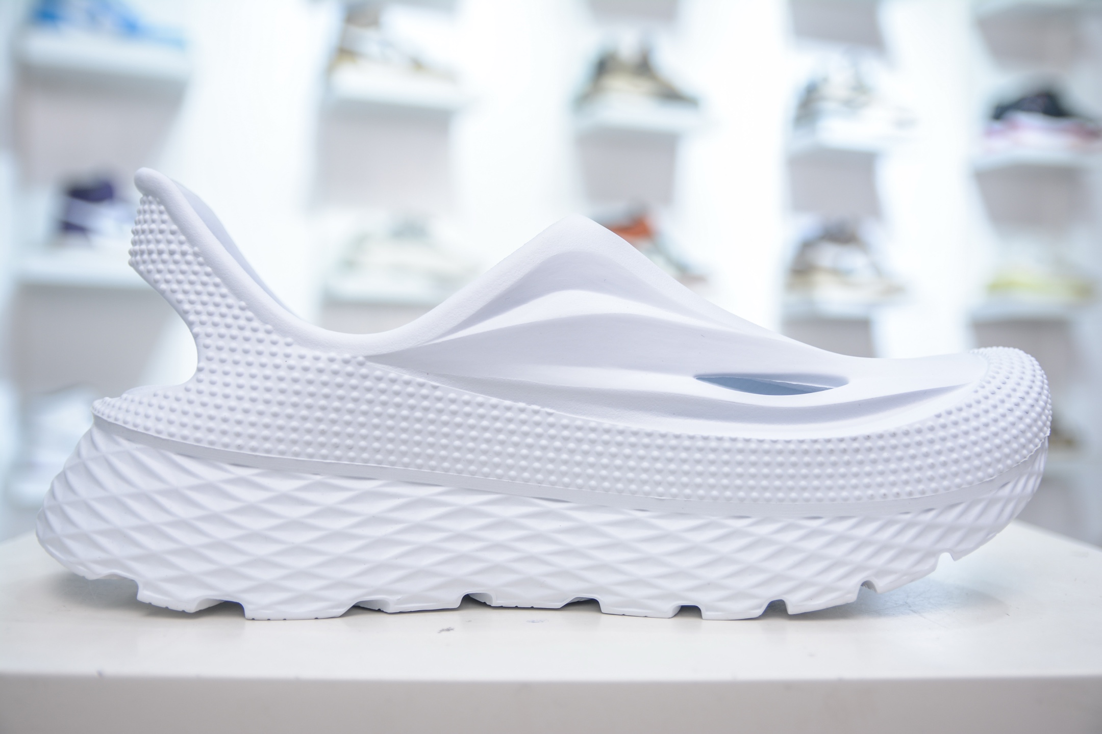 HK纯原 Hoka 一脚蹬 包头洞洞鞋 户外缓震拖鞋流线型融合极简美学