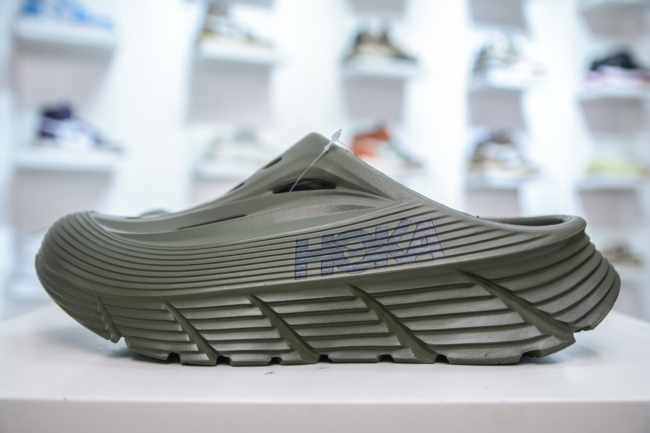 Hoka 一脚蹬 包头洞洞鞋 户外缓震拖鞋流线型融合极简美学