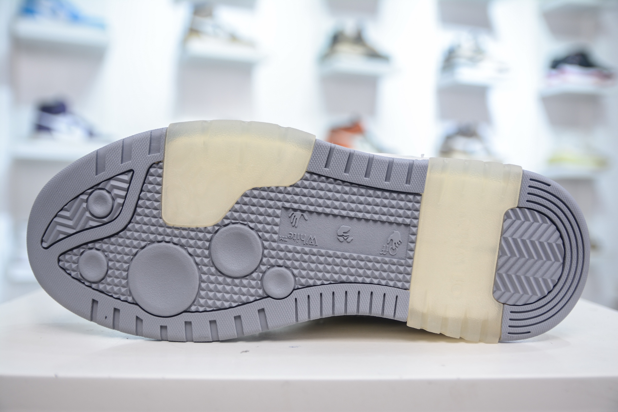 X版 Off-White Out of Office 低帮时尚板鞋液态银