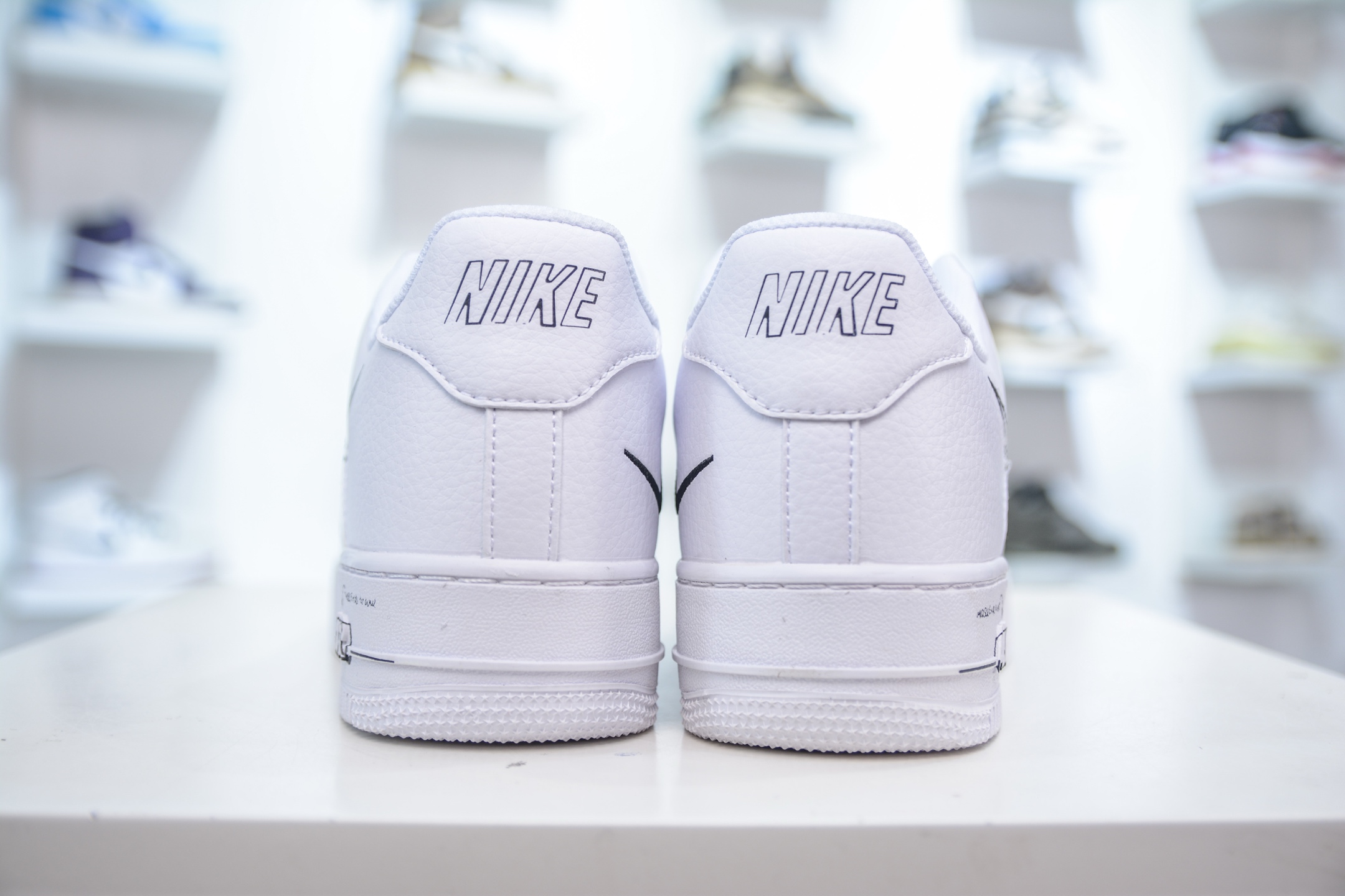 PB版 NK Air Force 1'07 Low 白黑二次元涂鸦 空军一号低帮百搭休闲运动板鞋 CW7581-101