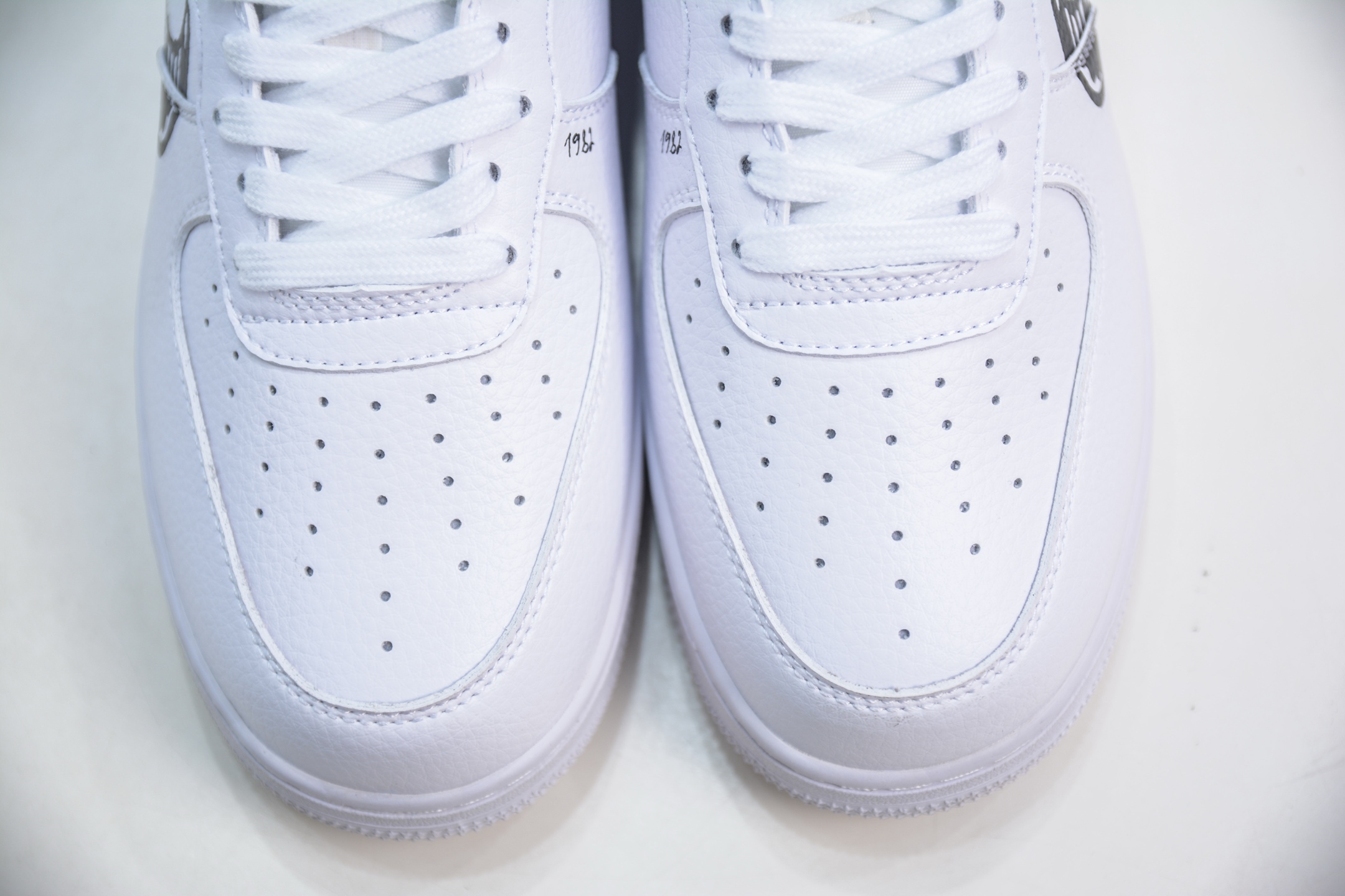 PB版 NK Air Force 1'07 Low 白黑二次元涂鸦 空军一号低帮百搭休闲运动板鞋 CW7581-101