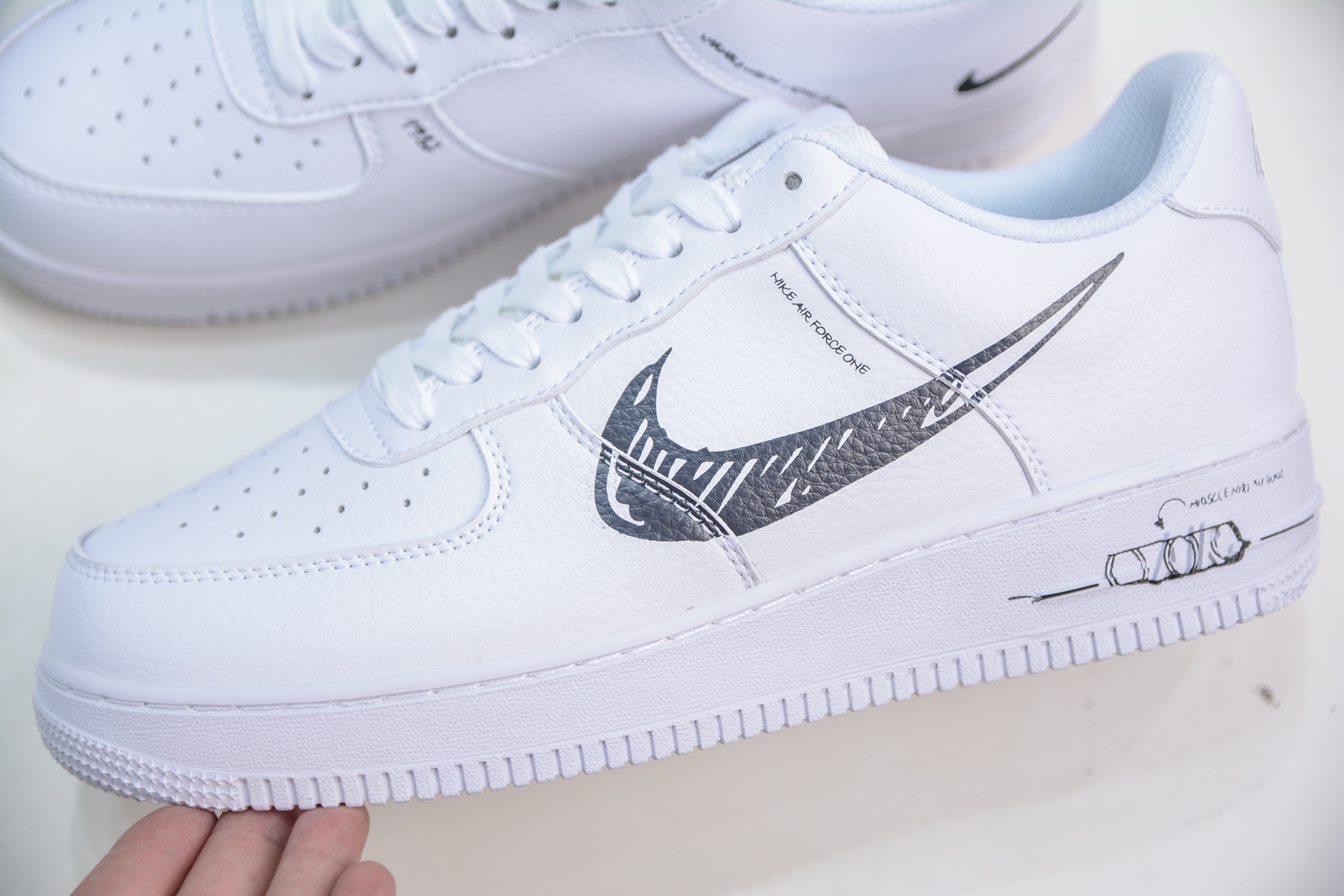 PB版 NK Air Force 1'07 Low 白黑二次元涂鸦 空军一号低帮百搭休闲运动板鞋 CW7581-101