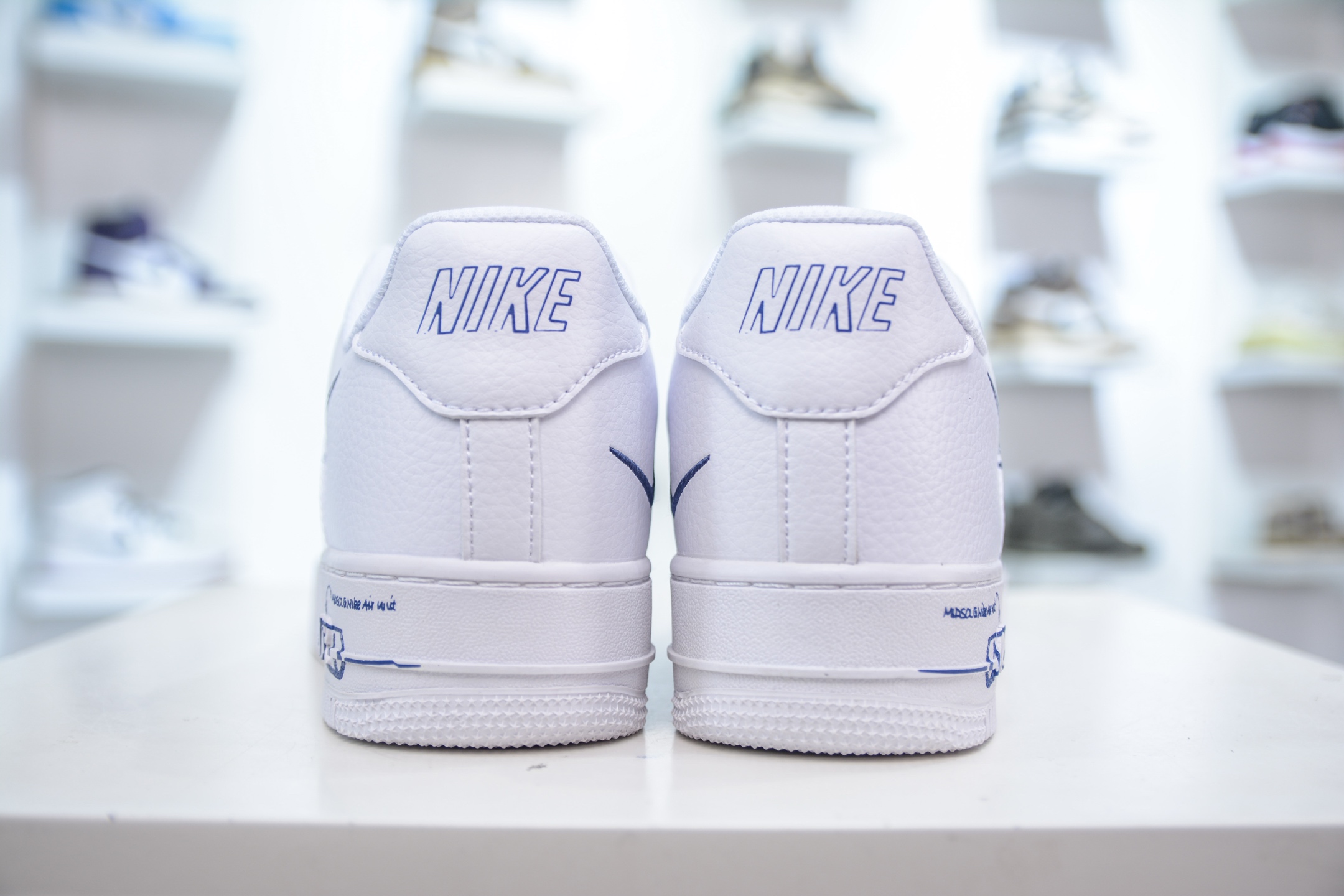 PB版 NK Air Force 1'07 Low 白蓝 二次元涂鸦 空军一号低帮百搭休闲运动板鞋 CW7581-100-莆田鞋,莆田鞋货源,高仿鞋,高仿鞋货源,安福档口,莆田高仿鞋,莆田鞋批发,高仿鞋批发,莆田高仿运动鞋,高仿运动鞋,莆田运动鞋 PB版 NK Air Force 1'07 Low 白蓝 二次元涂鸦 空军一号低帮百搭休闲运动板鞋 CW7581-100