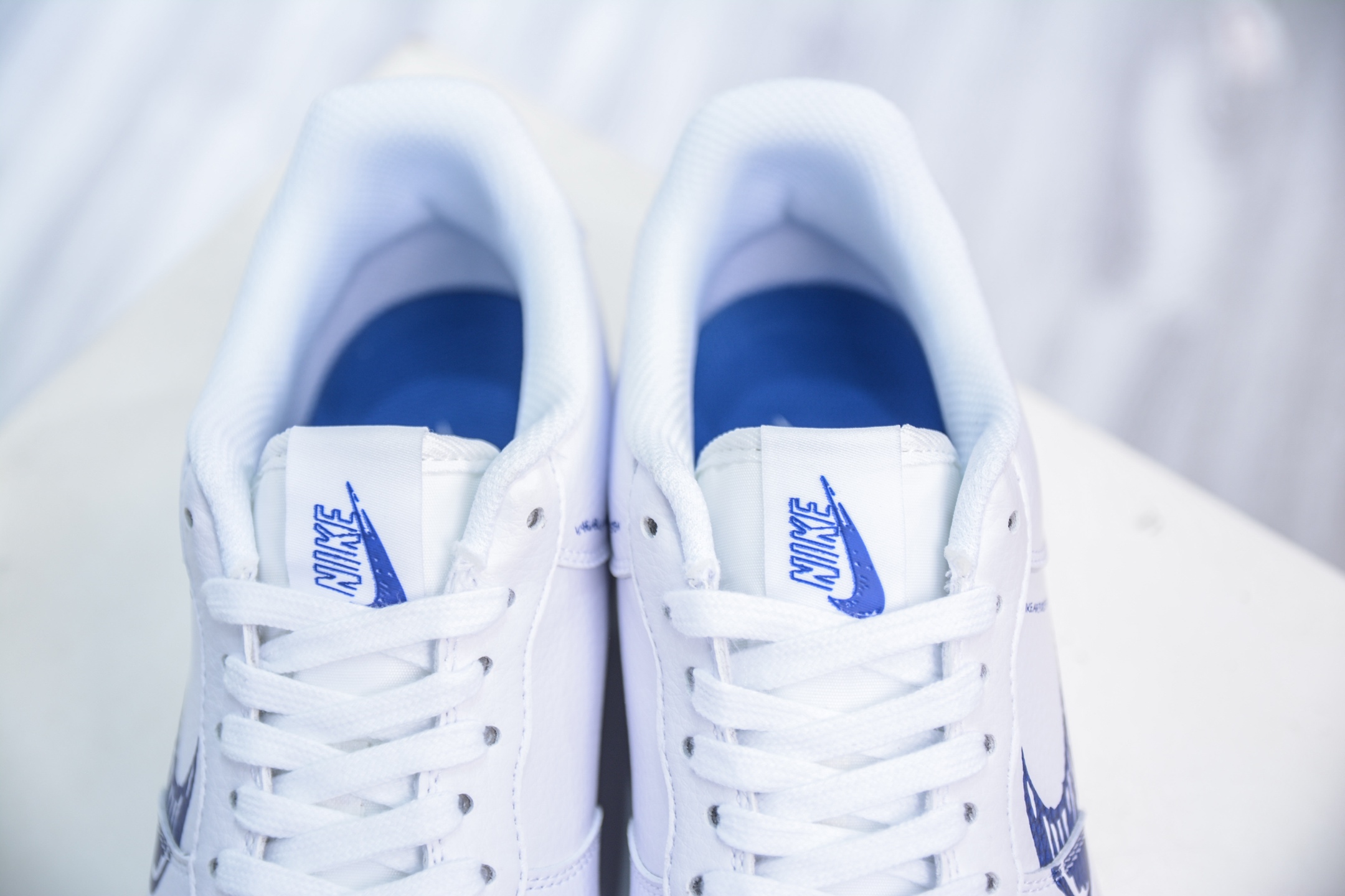 PB版 NK Air Force 1'07 Low 白蓝 二次元涂鸦 空军一号低帮百搭休闲运动板鞋 CW7581-100-莆田鞋,莆田鞋货源,高仿鞋,高仿鞋货源,安福档口,莆田高仿鞋,莆田鞋批发,高仿鞋批发,莆田高仿运动鞋,高仿运动鞋,莆田运动鞋 PB版 NK Air Force 1'07 Low 白蓝 二次元涂鸦 空军一号低帮百搭休闲运动板鞋 CW7581-100