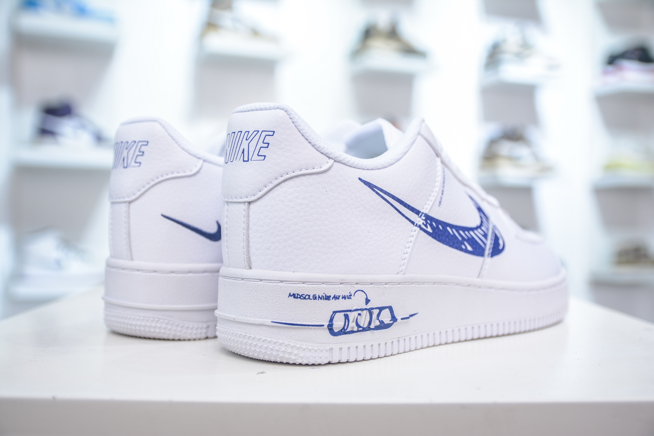 PB版 NK Air Force 1'07 Low 白蓝 二次元涂鸦 空军一号低帮百搭休闲运动板鞋 CW7581-100-莆田鞋,莆田鞋货源,高仿鞋,高仿鞋货源,安福档口,莆田高仿鞋,莆田鞋批发,高仿鞋批发,莆田高仿运动鞋,高仿运动鞋,莆田运动鞋 PB版 NK Air Force 1'07 Low 白蓝 二次元涂鸦 空军一号低帮百搭休闲运动板鞋 CW7581-100