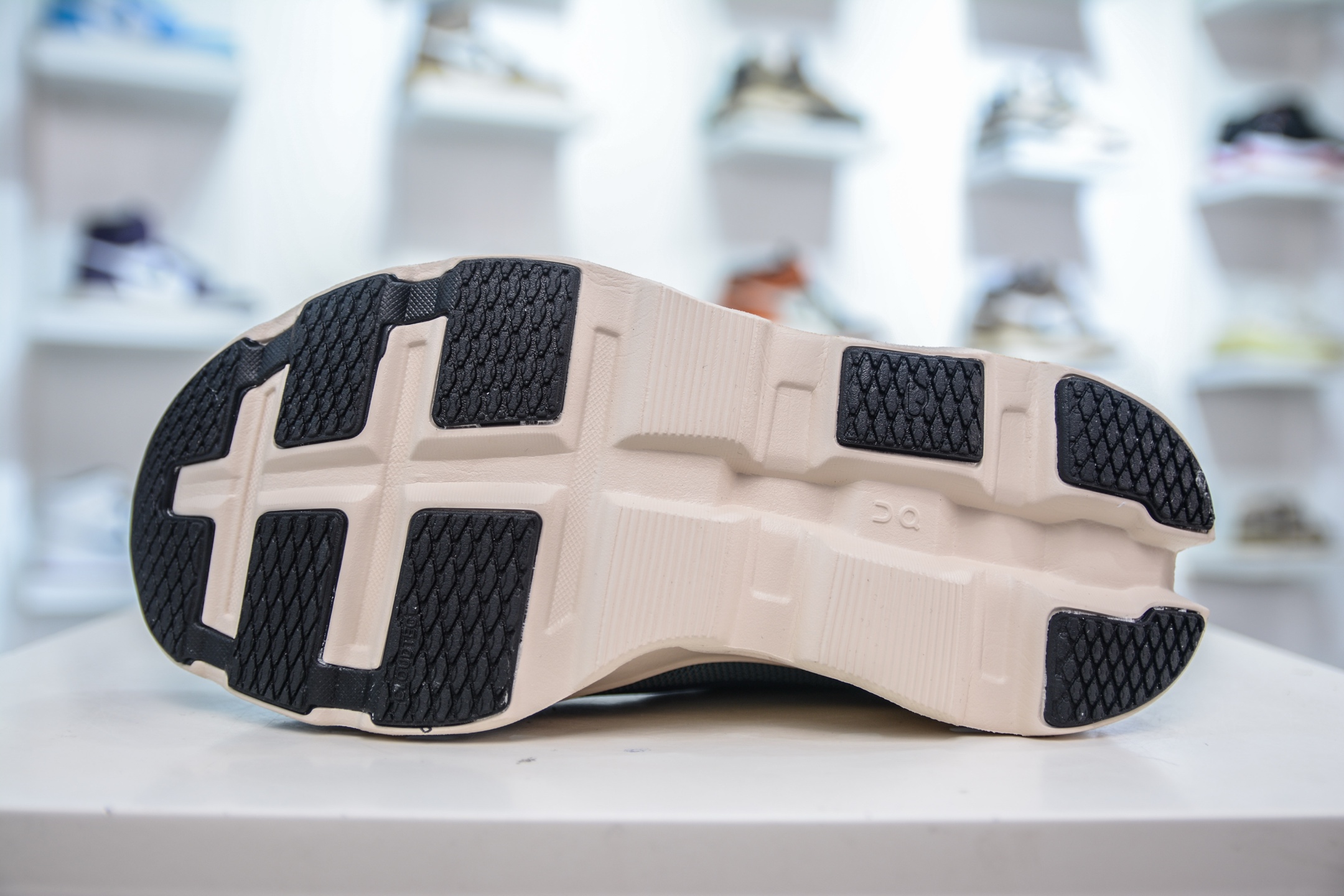 X版 昂跑ON Running Cloudmonster Hyper”Black Iron Lima”克劳德怪兽超级系列低帮厚底轻量舒适多功能休闲运动慢跑鞋  3ME10112903