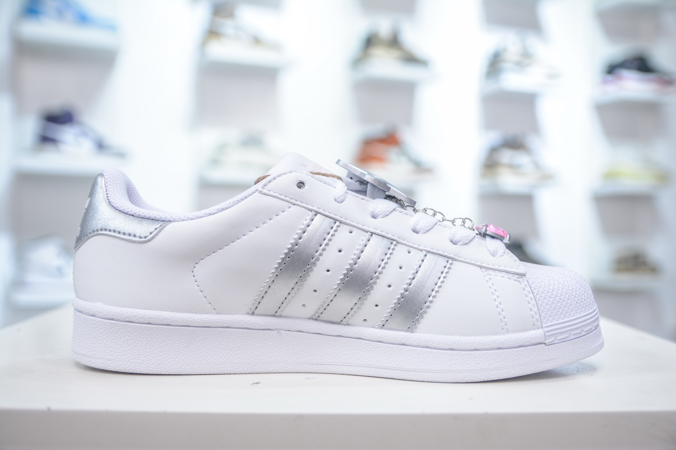 AD Originals Superstar W 贝壳头 JQ8777-莆田鞋,莆田鞋货源,高仿鞋,高仿鞋货源,安福档口,莆田高仿鞋,莆田鞋批发,高仿鞋批发,莆田高仿运动鞋,高仿运动鞋,莆田运动鞋 AD Originals Superstar W 贝壳头 JQ8777