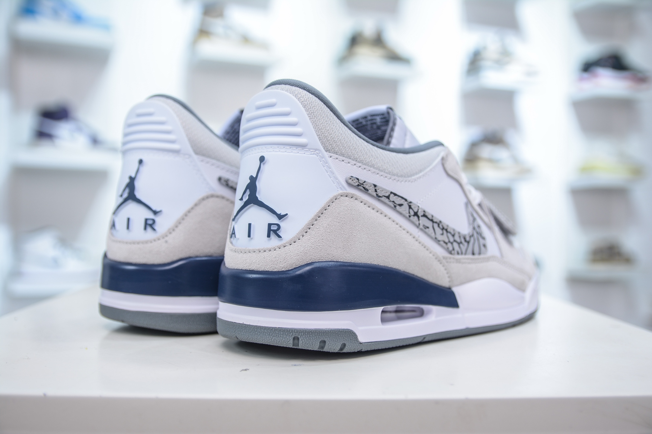 Air Jordan Legacy AJ312 低帮 白灰 CD7069-124-莆田鞋,莆田鞋货源,高仿鞋,高仿鞋货源,安福档口,莆田高仿鞋,莆田鞋批发,高仿鞋批发,莆田高仿运动鞋,高仿运动鞋,莆田运动鞋 Air Jordan Legacy AJ312 低帮 白灰 CD7069-124