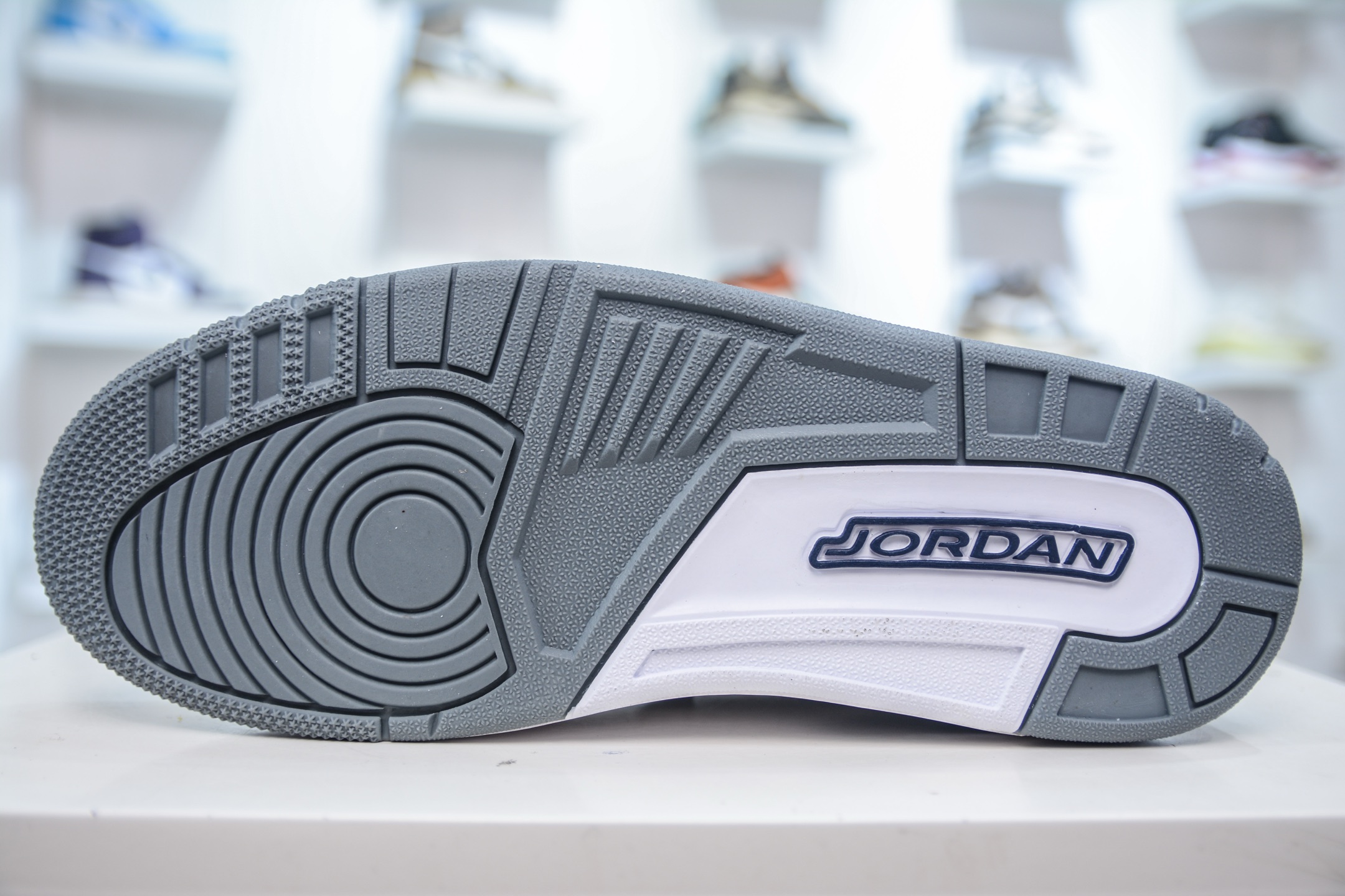 Air Jordan Legacy AJ312 低帮 白灰 CD7069-124-莆田鞋,莆田鞋货源,高仿鞋,高仿鞋货源,安福档口,莆田高仿鞋,莆田鞋批发,高仿鞋批发,莆田高仿运动鞋,高仿运动鞋,莆田运动鞋 Air Jordan Legacy AJ312 低帮 白灰 CD7069-124