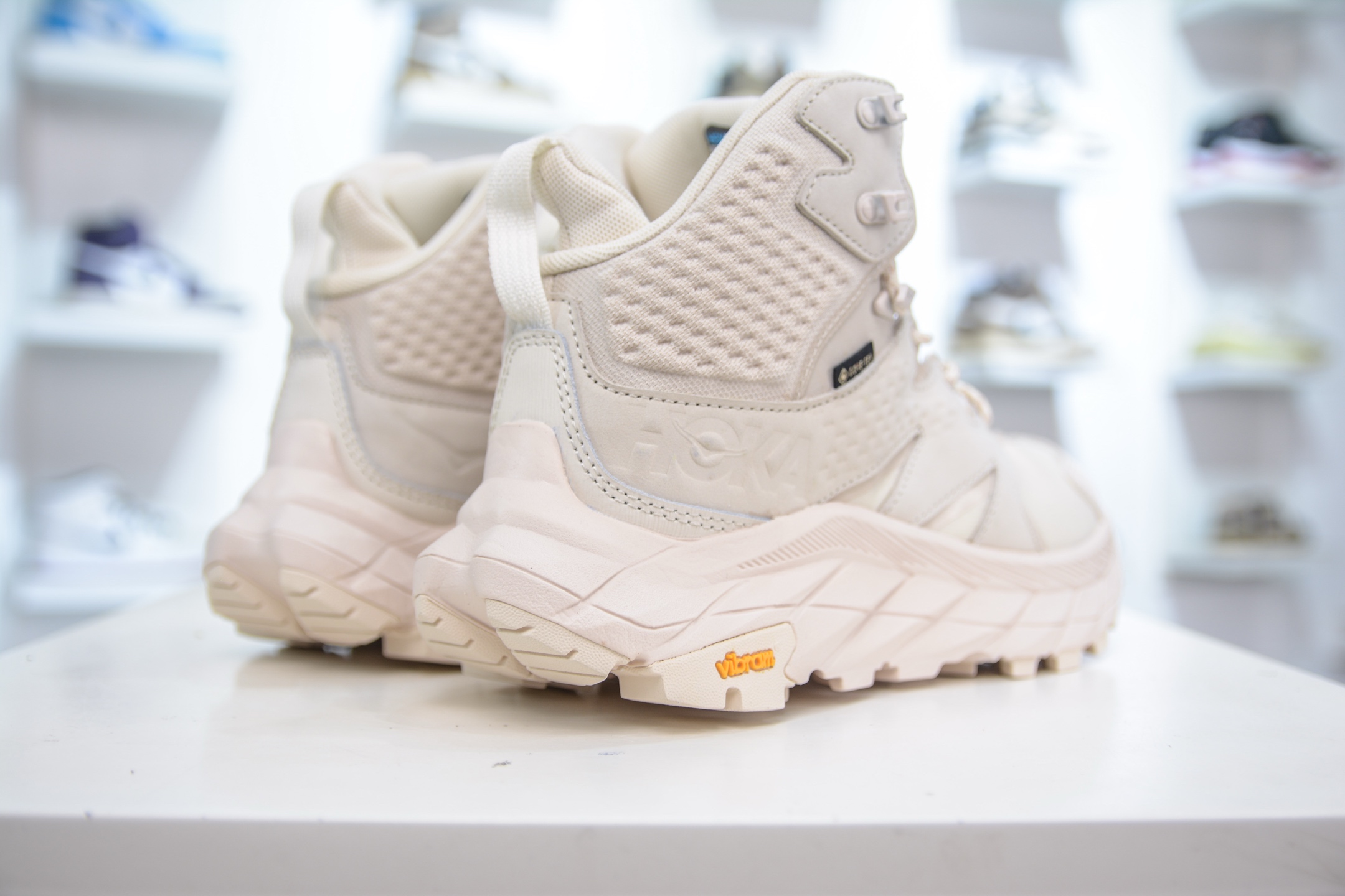 HK纯原 Hoka One One Kaha 2 High GTX Gore-Tex卡哈二代系列高帮厚底轻量户外登山运动鞋 1130532/ESSN-莆田鞋,莆田鞋货源,高仿鞋,高仿鞋货源,安福档口,莆田高仿鞋,莆田鞋批发,高仿鞋批发,莆田高仿运动鞋,高仿运动鞋,莆田运动鞋 HK纯原 Hoka One One Kaha 2 High GTX Gore-Tex卡哈二代系列高帮厚底轻量户外登山运动鞋 1130532/ESSN