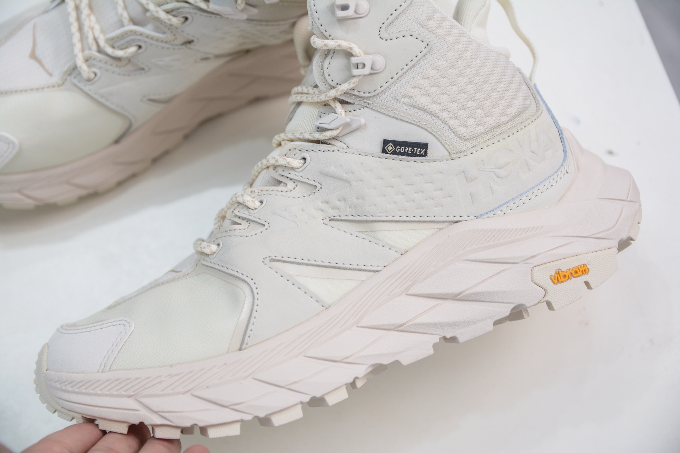 HK纯原 Hoka One One Kaha 2 High GTX Gore-Tex卡哈二代系列高帮厚底轻量户外登山运动鞋 1130532/ESSN-莆田鞋,莆田鞋货源,高仿鞋,高仿鞋货源,安福档口,莆田高仿鞋,莆田鞋批发,高仿鞋批发,莆田高仿运动鞋,高仿运动鞋,莆田运动鞋 HK纯原 Hoka One One Kaha 2 High GTX Gore-Tex卡哈二代系列高帮厚底轻量户外登山运动鞋 1130532/ESSN