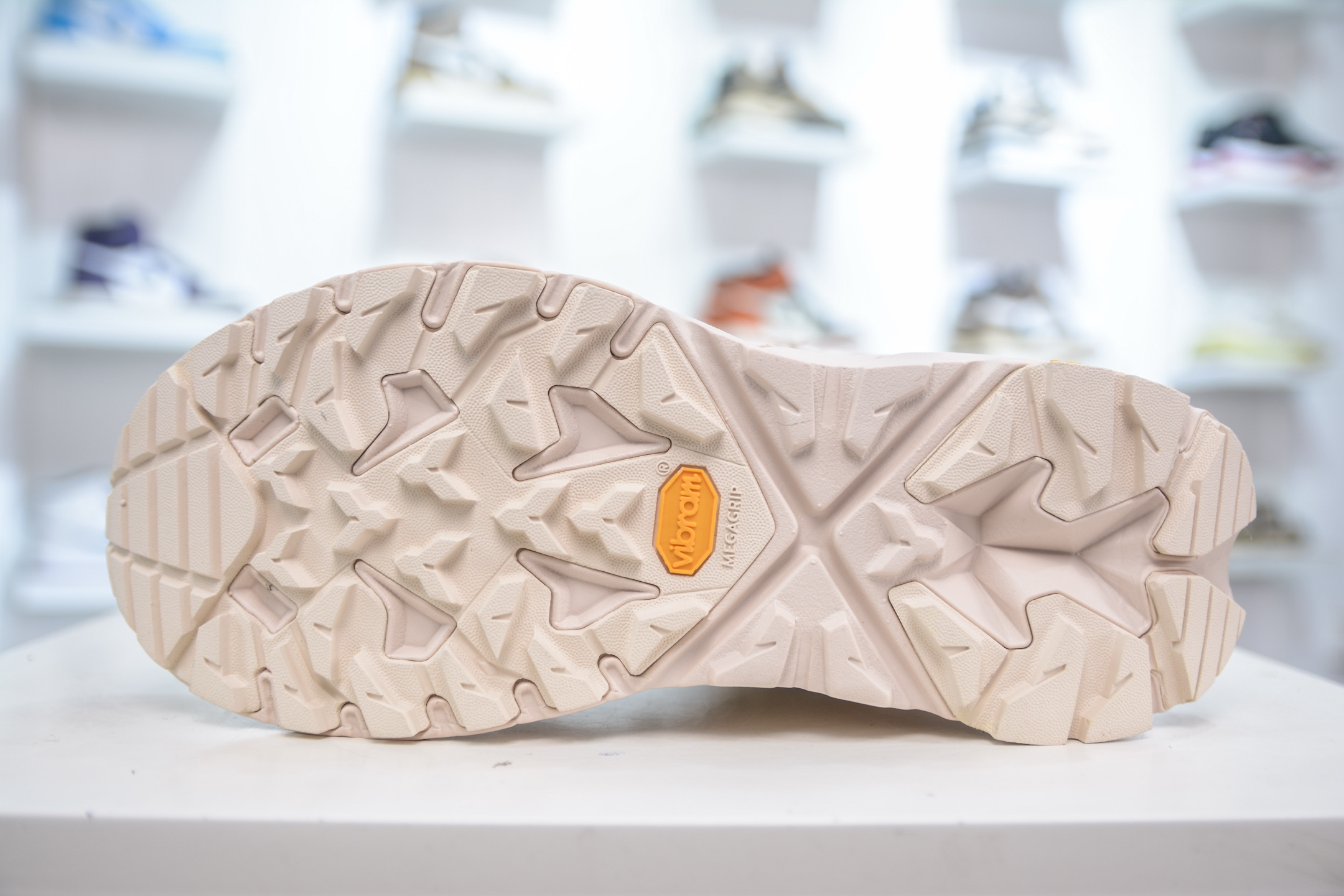 HK纯原 Hoka One One Kaha 2 High GTX Gore-Tex卡哈二代系列高帮厚底轻量户外登山运动鞋 1130532/ESSN-莆田鞋,莆田鞋货源,高仿鞋,高仿鞋货源,安福档口,莆田高仿鞋,莆田鞋批发,高仿鞋批发,莆田高仿运动鞋,高仿运动鞋,莆田运动鞋 HK纯原 Hoka One One Kaha 2 High GTX Gore-Tex卡哈二代系列高帮厚底轻量户外登山运动鞋 1130532/ESSN