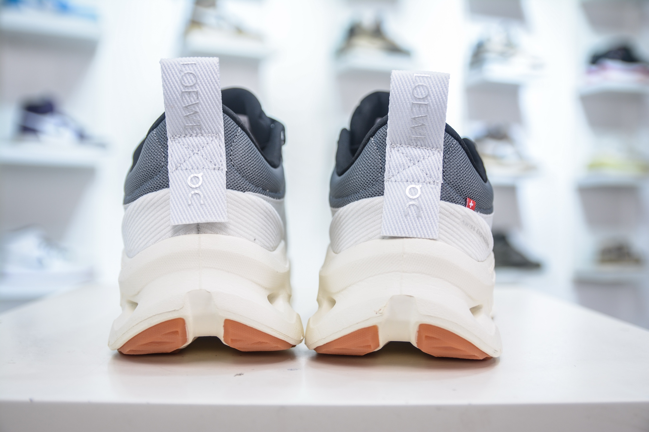 X版 Loewe x On昂跑 Cloudtilt 2.0 罗意威联名轻便低帮跑步鞋 3ME10693509-莆田鞋,莆田鞋货源,高仿鞋,高仿鞋货源,安福档口,莆田高仿鞋,莆田鞋批发,高仿鞋批发,莆田高仿运动鞋,高仿运动鞋,莆田运动鞋 X版 Loewe x On昂跑 Cloudtilt 2.0 罗意威联名轻便低帮跑步鞋 3ME10693509