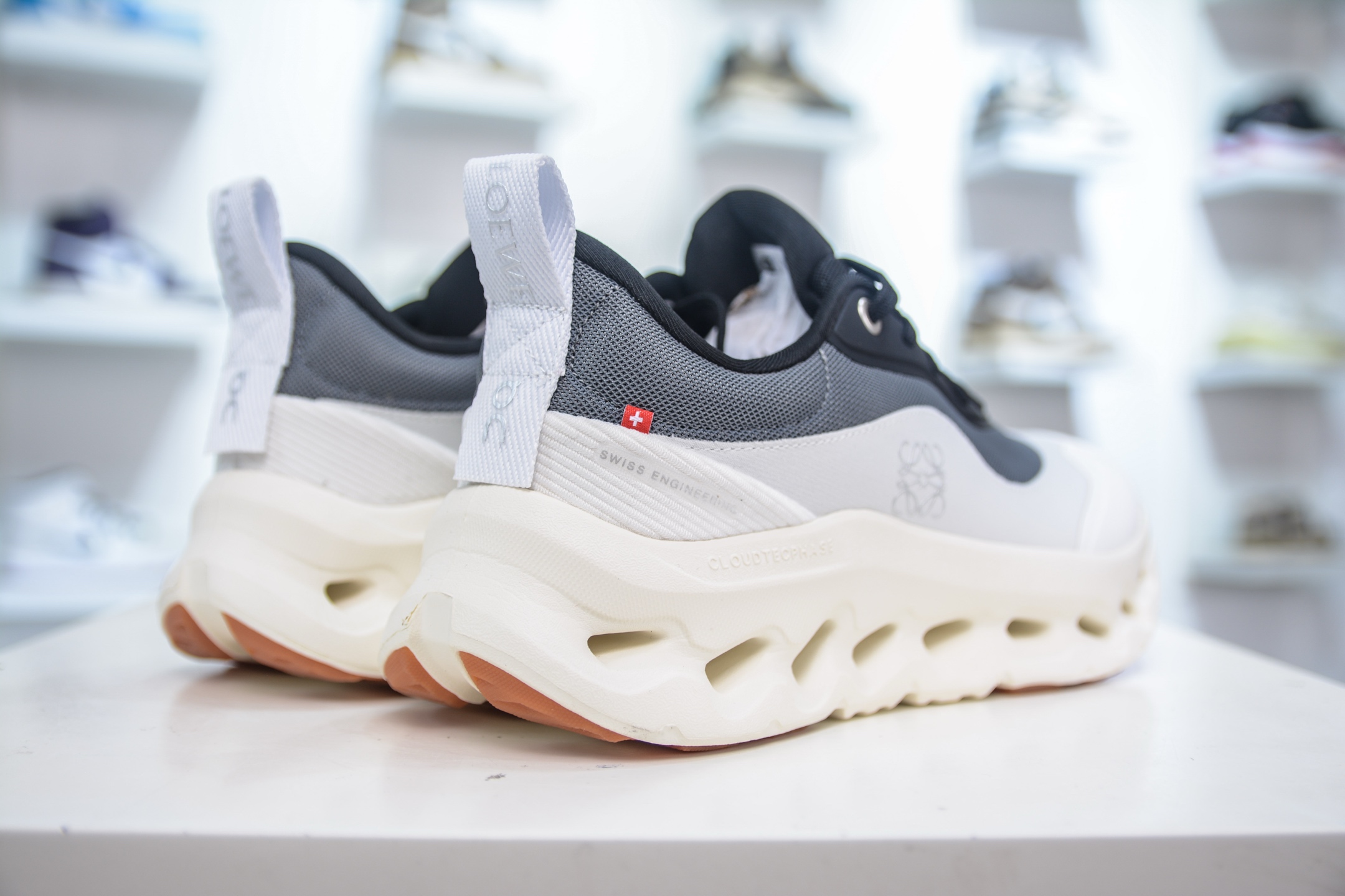 X版 Loewe x On昂跑 Cloudtilt 2.0 罗意威联名轻便低帮跑步鞋 3ME10693509-莆田鞋,莆田鞋货源,高仿鞋,高仿鞋货源,安福档口,莆田高仿鞋,莆田鞋批发,高仿鞋批发,莆田高仿运动鞋,高仿运动鞋,莆田运动鞋 X版 Loewe x On昂跑 Cloudtilt 2.0 罗意威联名轻便低帮跑步鞋 3ME10693509