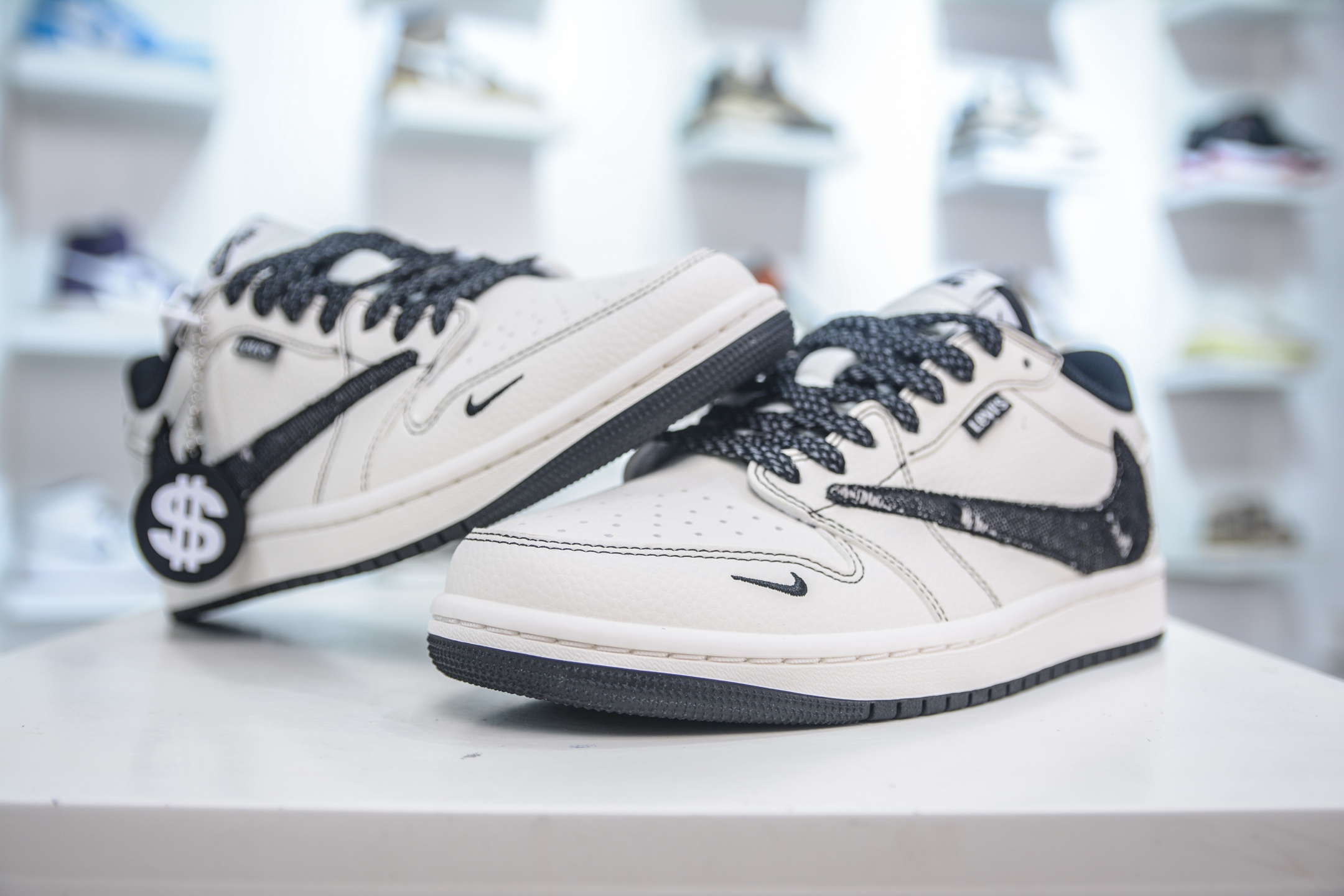 TS x Air Jordan AJ1 Low x Levi's 倒钩低帮联名李维斯-白黑牛仔  LE2436-135
