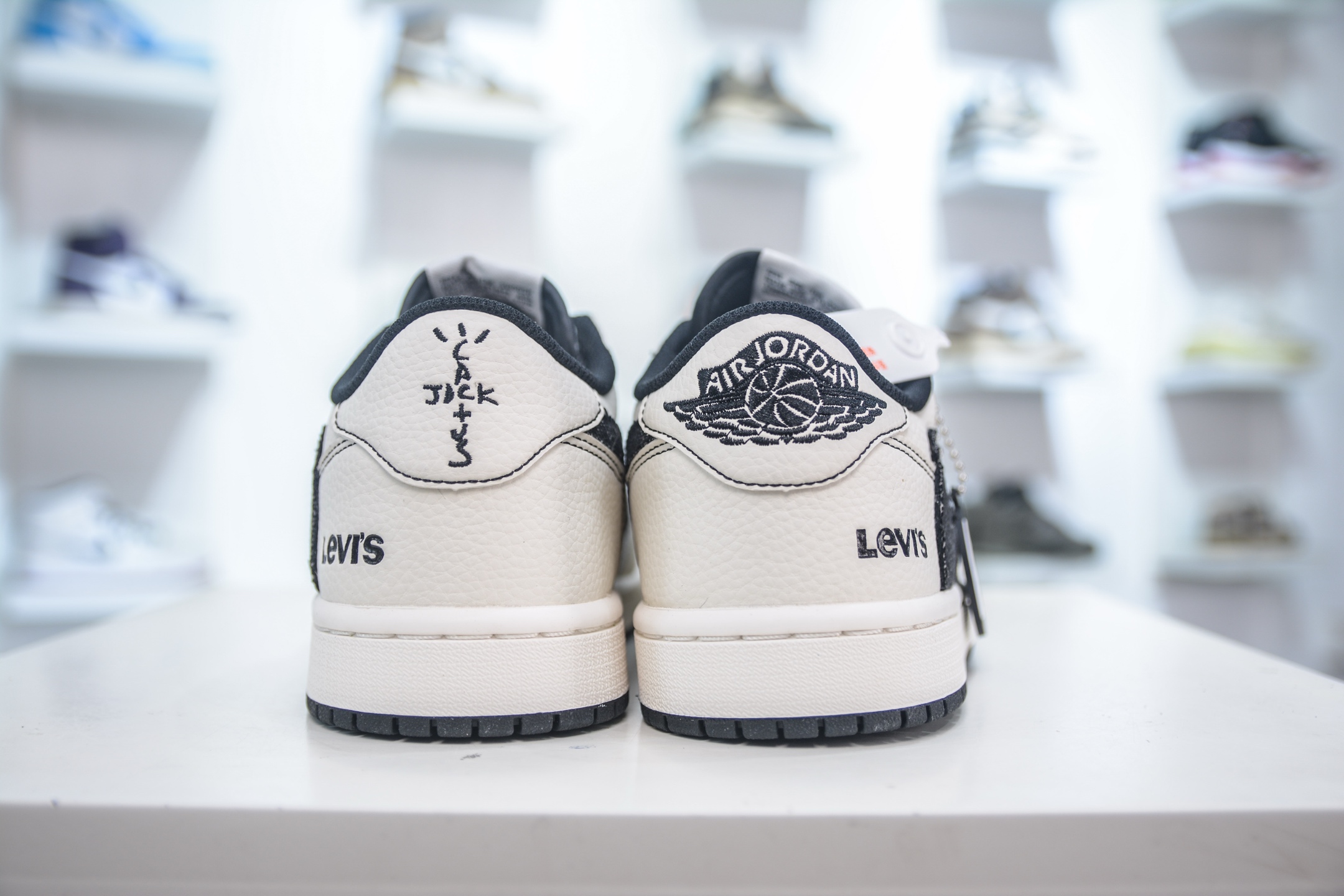TS x Air Jordan AJ1 Low x Levi's 倒钩低帮联名李维斯-白黑牛仔  LE2436-135