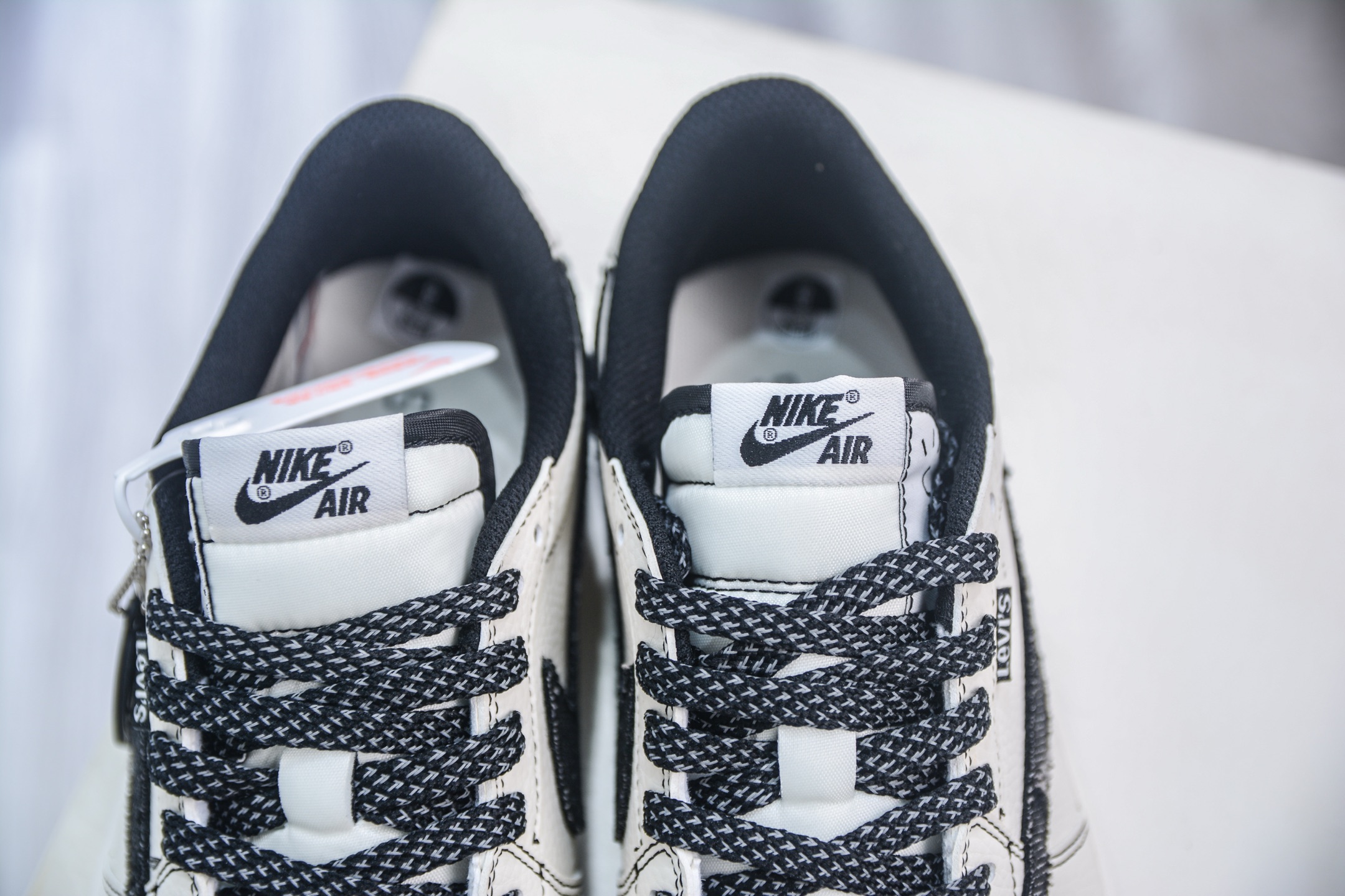 TS x Air Jordan AJ1 Low x Levi's 倒钩低帮联名李维斯-白黑牛仔  LE2436-135