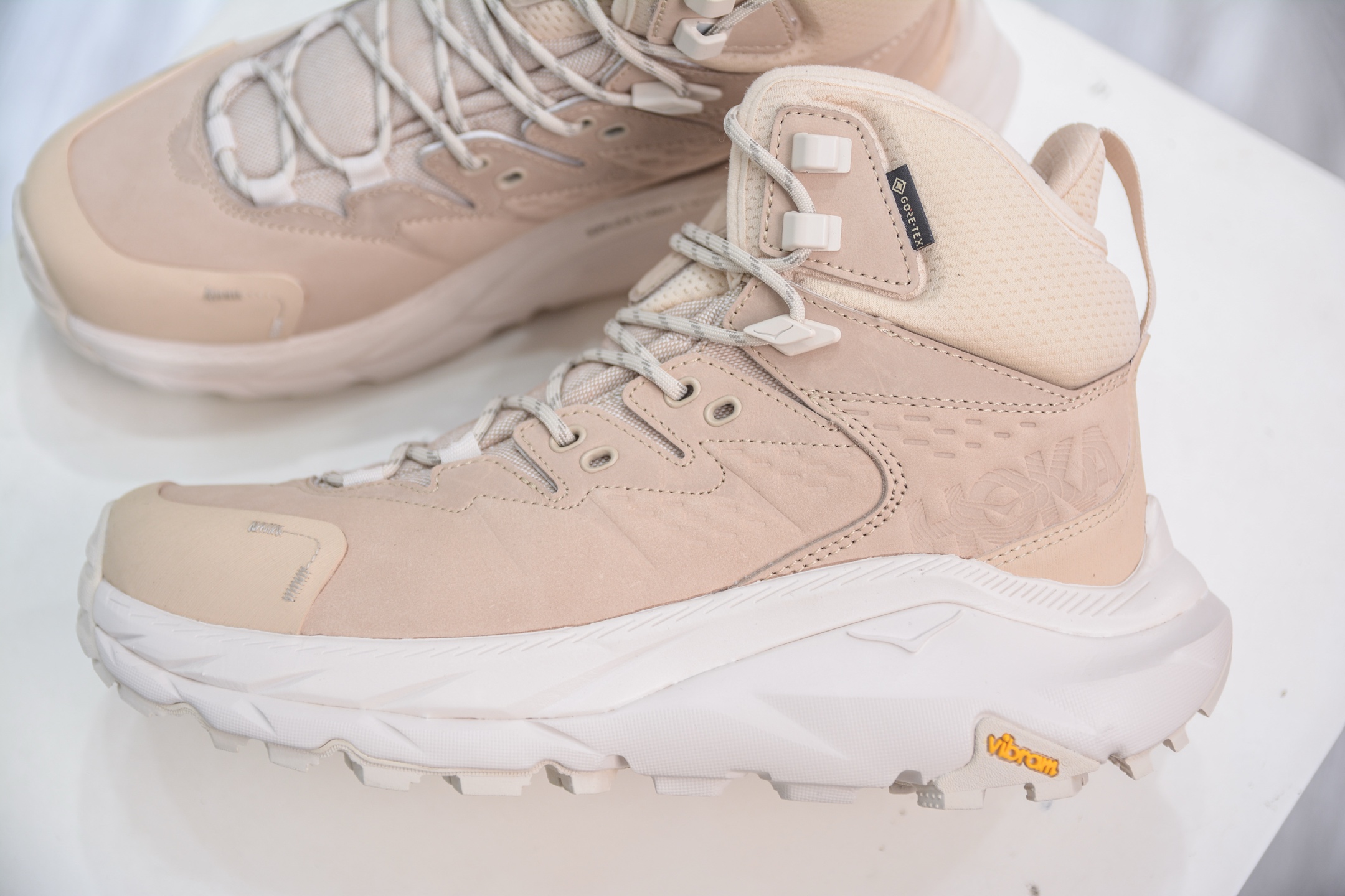 HK纯原 Hoka One One Kaha 2 High GTX Gore-Tex卡哈二代系列高帮厚底轻量户外登山运动鞋 1130529/SSEG-莆田鞋,莆田鞋货源,高仿鞋,高仿鞋货源,安福档口,莆田高仿鞋,莆田鞋批发,高仿鞋批发,莆田高仿运动鞋,高仿运动鞋,莆田运动鞋 HK纯原 Hoka One One Kaha 2 High GTX Gore-Tex卡哈二代系列高帮厚底轻量户外登山运动鞋 1130529/SSEG