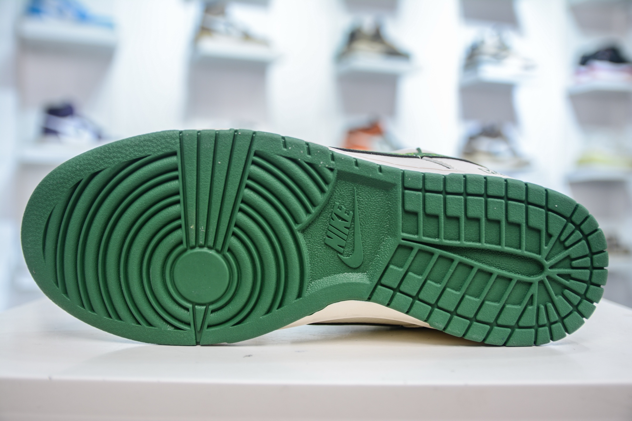 Nike SB Dunk Low x Louis Vuitton LV联名-白绿绑带  DM6868-075