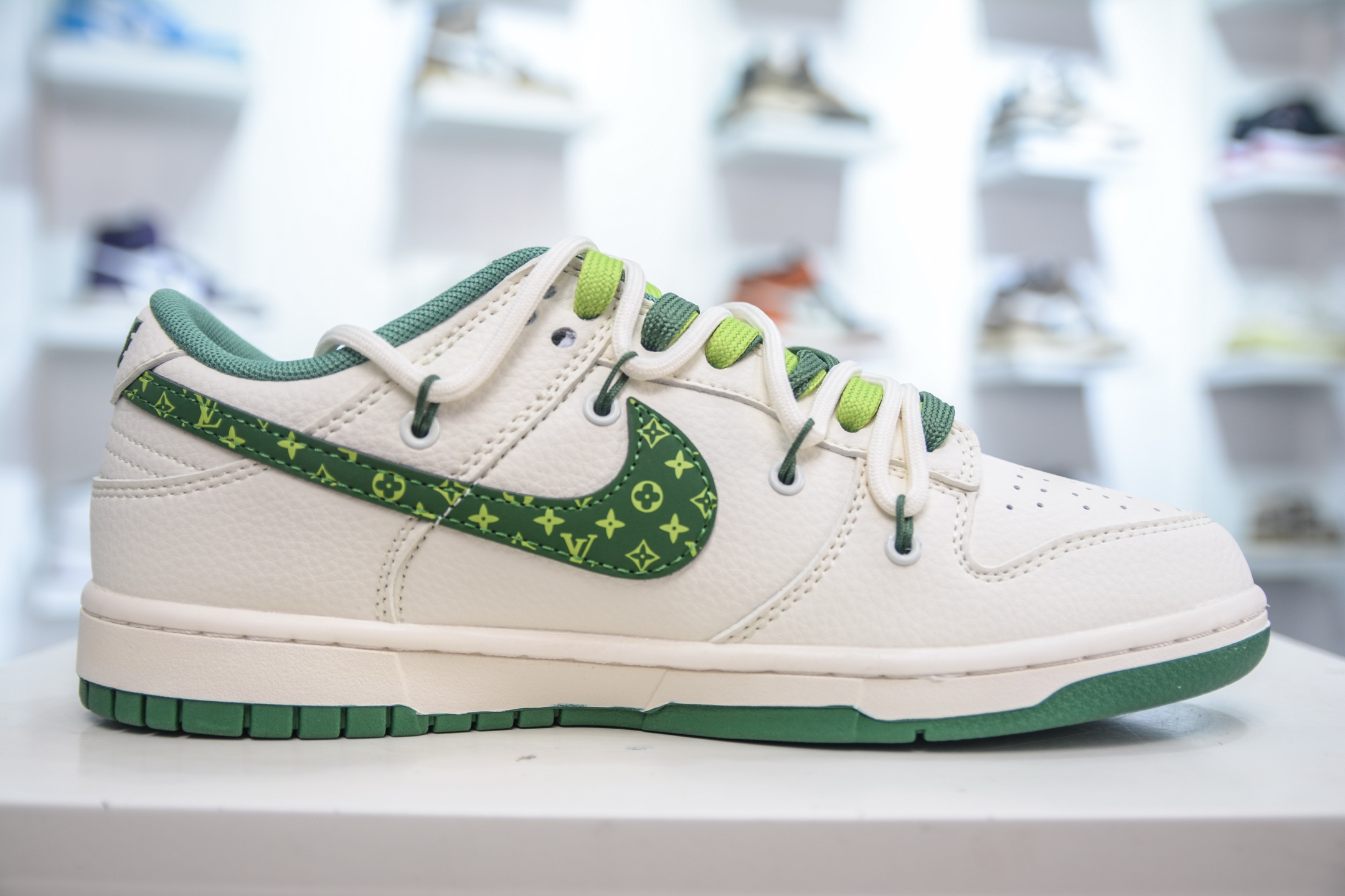 Nike SB Dunk Low x Louis Vuitton LV联名-白绿绑带  DM6868-075
