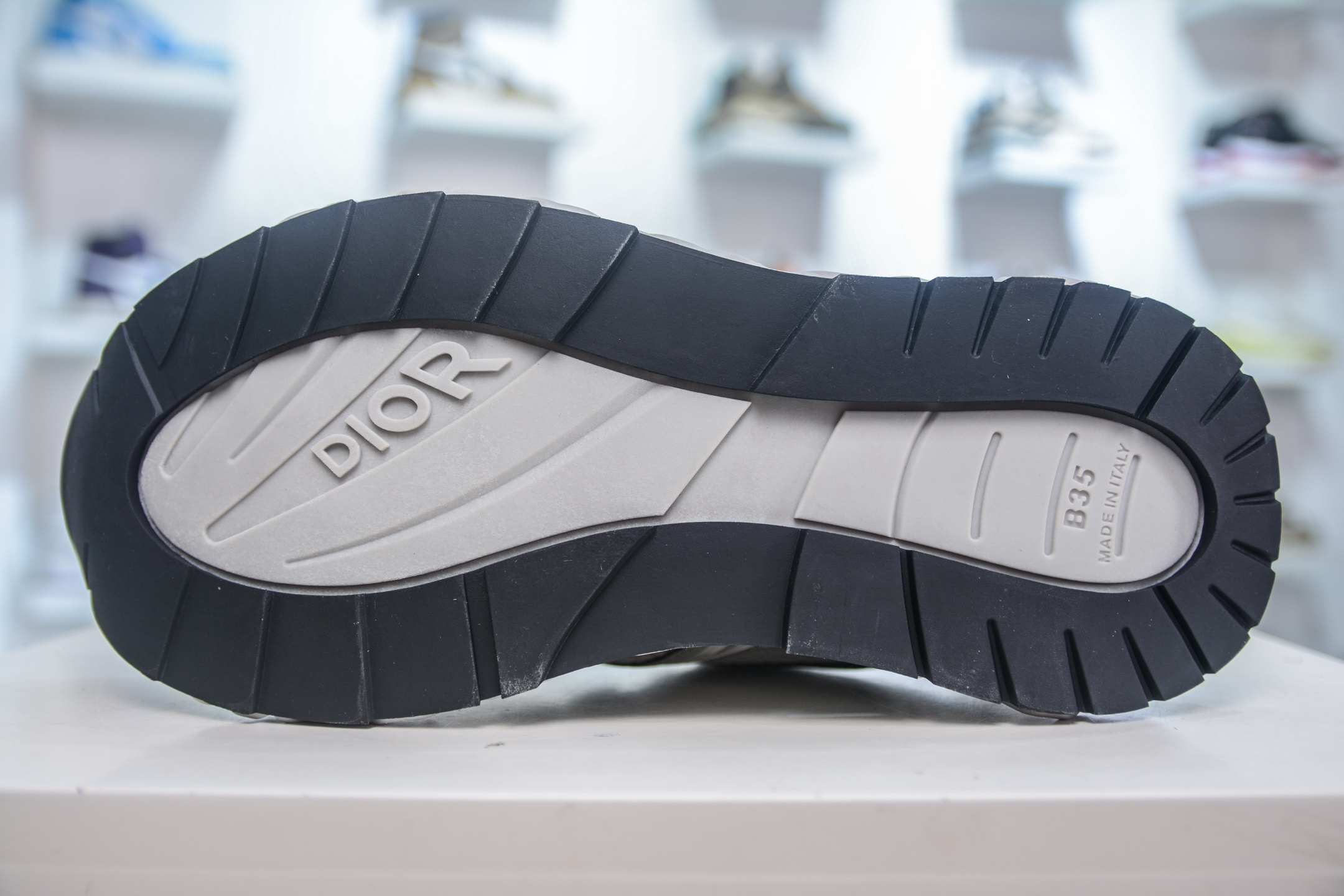 Dior x Kaws迪奥 联名款B35胶囊系列 镂空网面  3SN323ZCY H111