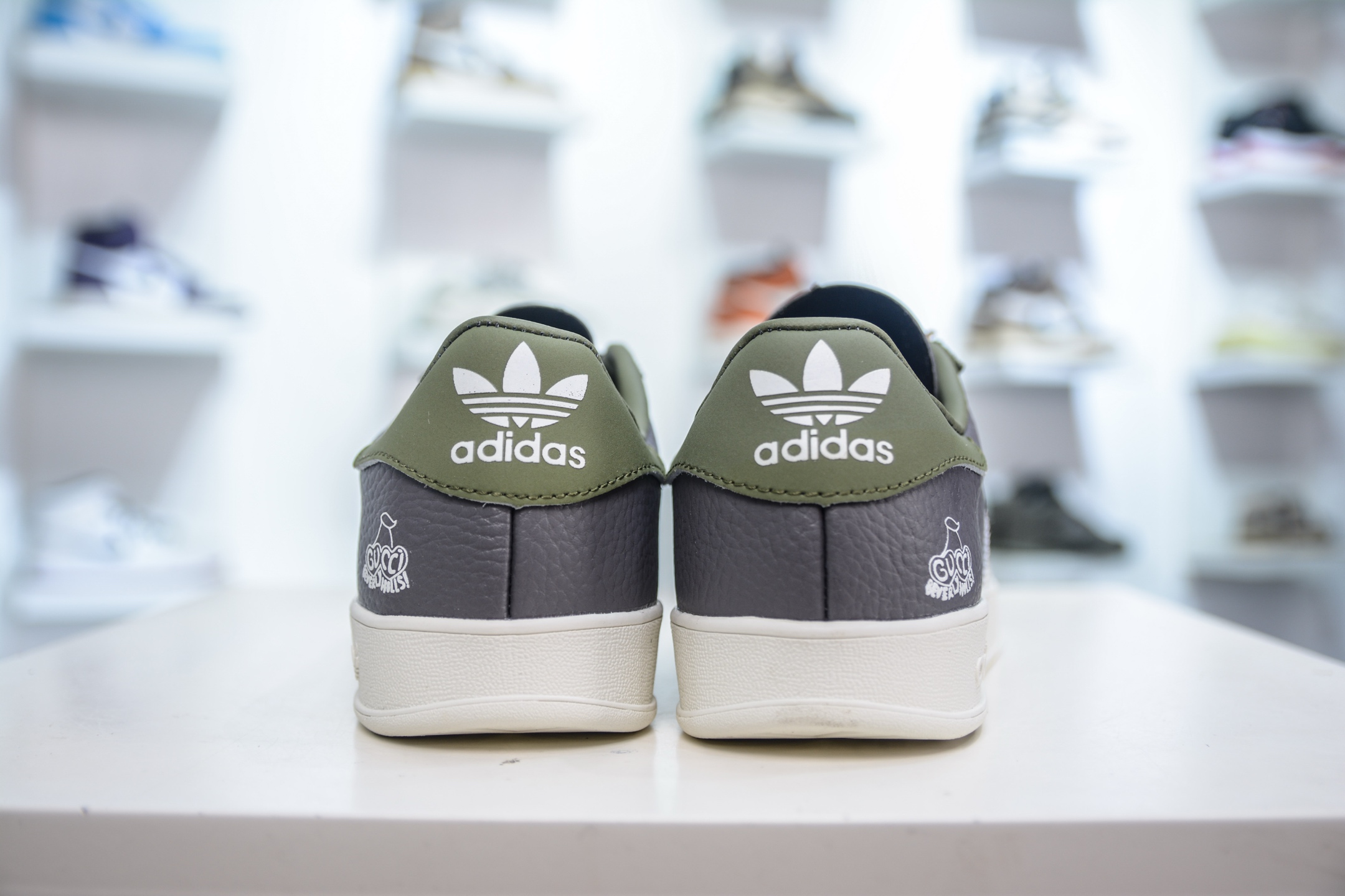 adidas Originals Gazelle INdoor x GUCCI 三叶草休闲防滑耐磨低帮板鞋鞋 DD6608-莆田鞋,莆田鞋货源,高仿鞋,高仿鞋货源,安福档口,莆田高仿鞋,莆田鞋批发,高仿鞋批发,莆田高仿运动鞋,高仿运动鞋,莆田运动鞋 adidas Originals Gazelle INdoor x GUCCI 三叶草休闲防滑耐磨低帮板鞋鞋 DD6608