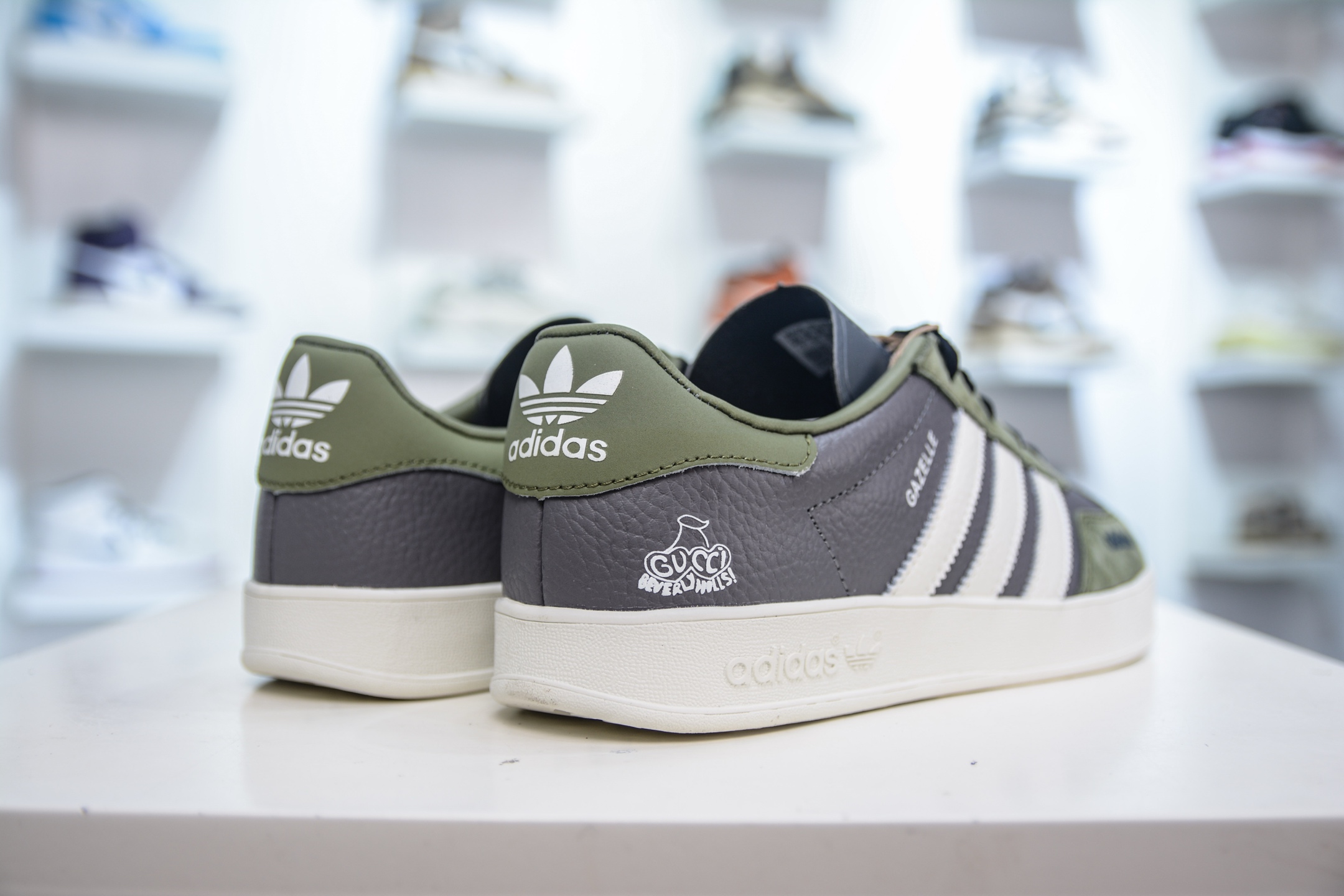 adidas Originals Gazelle INdoor x GUCCI 三叶草休闲防滑耐磨低帮板鞋鞋 DD6608-莆田鞋,莆田鞋货源,高仿鞋,高仿鞋货源,安福档口,莆田高仿鞋,莆田鞋批发,高仿鞋批发,莆田高仿运动鞋,高仿运动鞋,莆田运动鞋 adidas Originals Gazelle INdoor x GUCCI 三叶草休闲防滑耐磨低帮板鞋鞋 DD6608