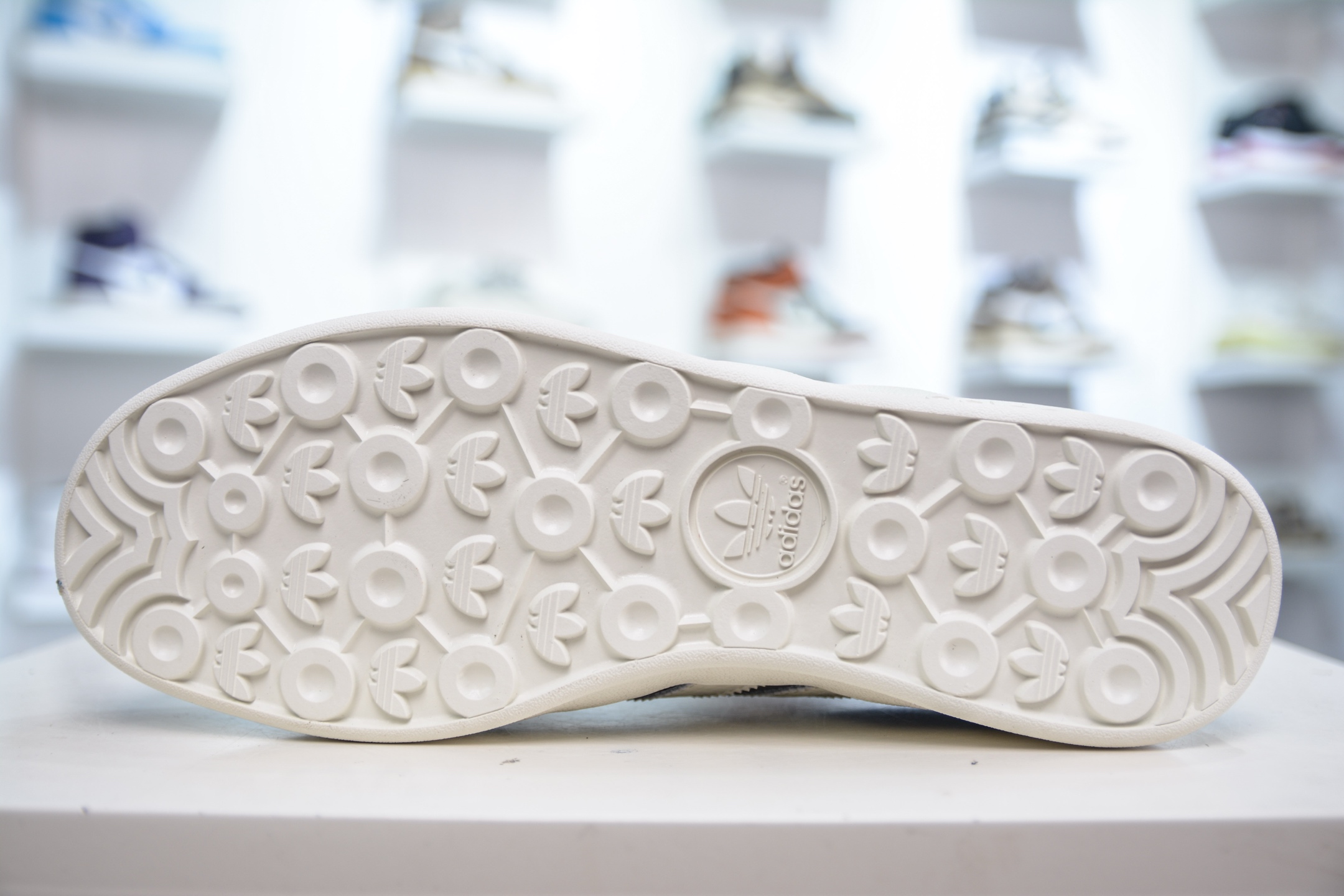 adidas Originals Gazelle INdoor x GUCCI 三叶草休闲防滑耐磨低帮板鞋鞋 DD6608-莆田鞋,莆田鞋货源,高仿鞋,高仿鞋货源,安福档口,莆田高仿鞋,莆田鞋批发,高仿鞋批发,莆田高仿运动鞋,高仿运动鞋,莆田运动鞋 adidas Originals Gazelle INdoor x GUCCI 三叶草休闲防滑耐磨低帮板鞋鞋 DD6608