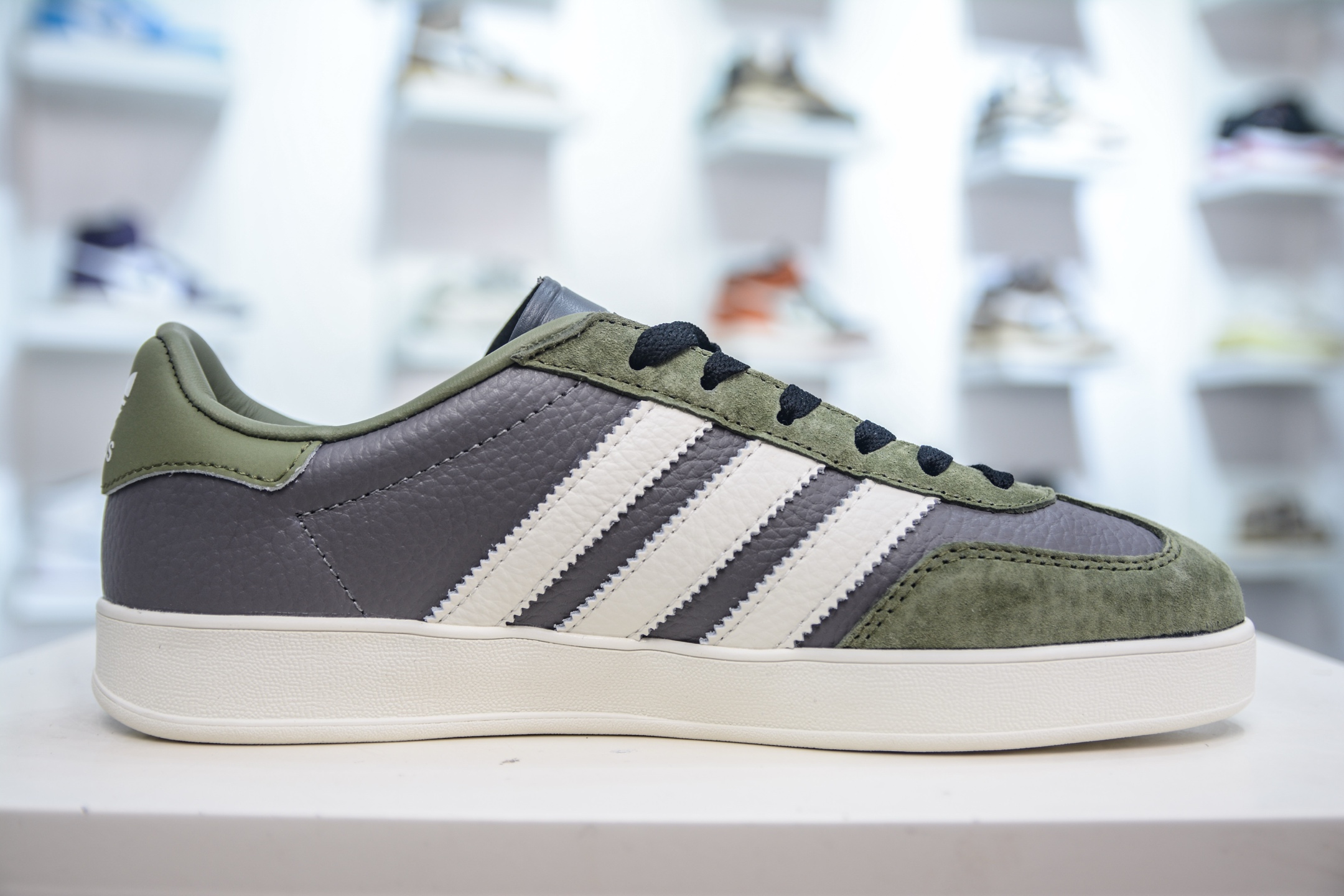 adidas Originals Gazelle INdoor x GUCCI 三叶草休闲防滑耐磨低帮板鞋鞋 DD6608-莆田鞋,莆田鞋货源,高仿鞋,高仿鞋货源,安福档口,莆田高仿鞋,莆田鞋批发,高仿鞋批发,莆田高仿运动鞋,高仿运动鞋,莆田运动鞋 adidas Originals Gazelle INdoor x GUCCI 三叶草休闲防滑耐磨低帮板鞋鞋 DD6608