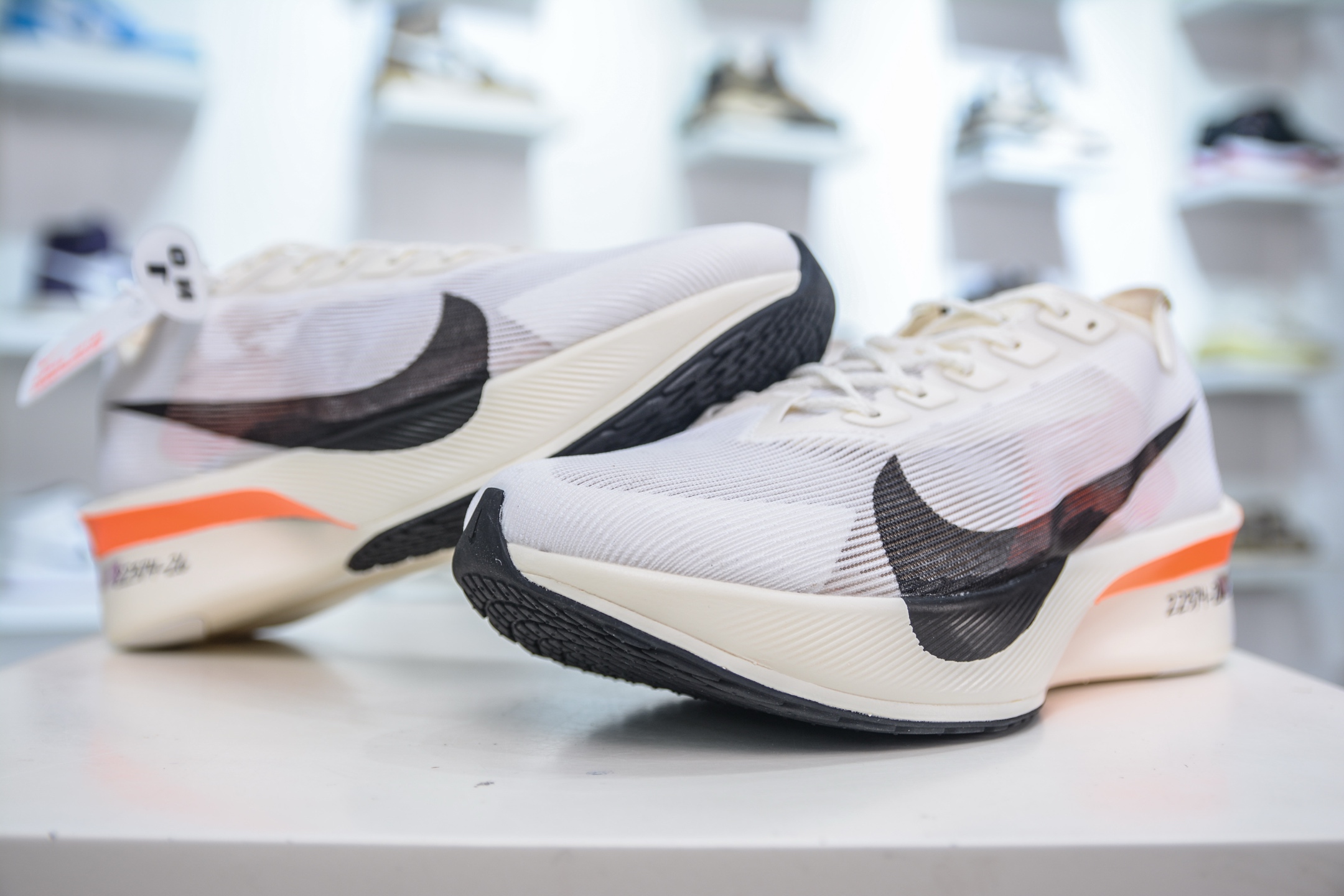 区别市面错版 NK VAPORFLY 4 柔软舒适防滑耐磨低帮 马拉松休闲跑步鞋  HF6413-100