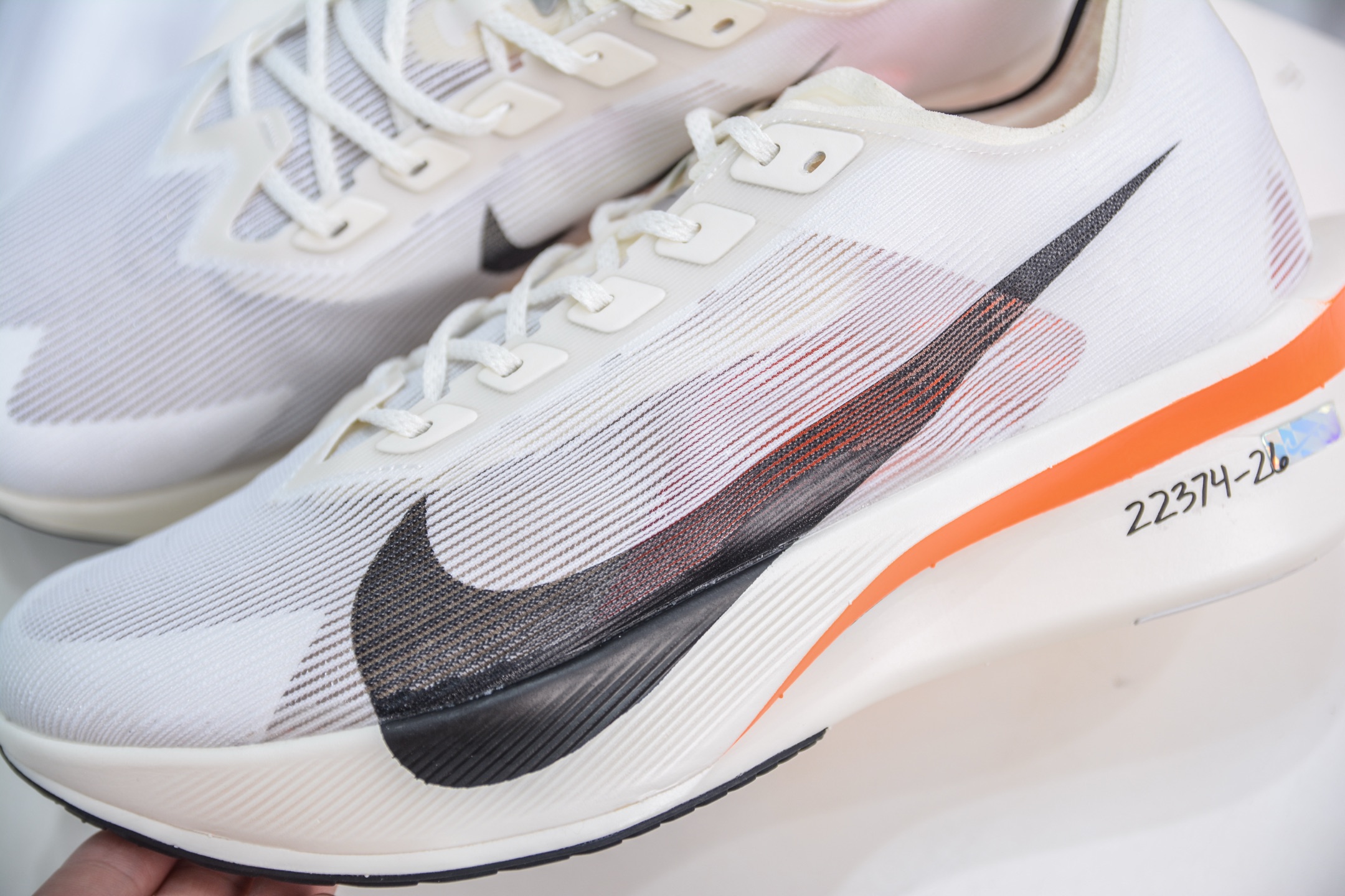 区别市面错版 NK VAPORFLY 4 柔软舒适防滑耐磨低帮 马拉松休闲跑步鞋  HF6413-100