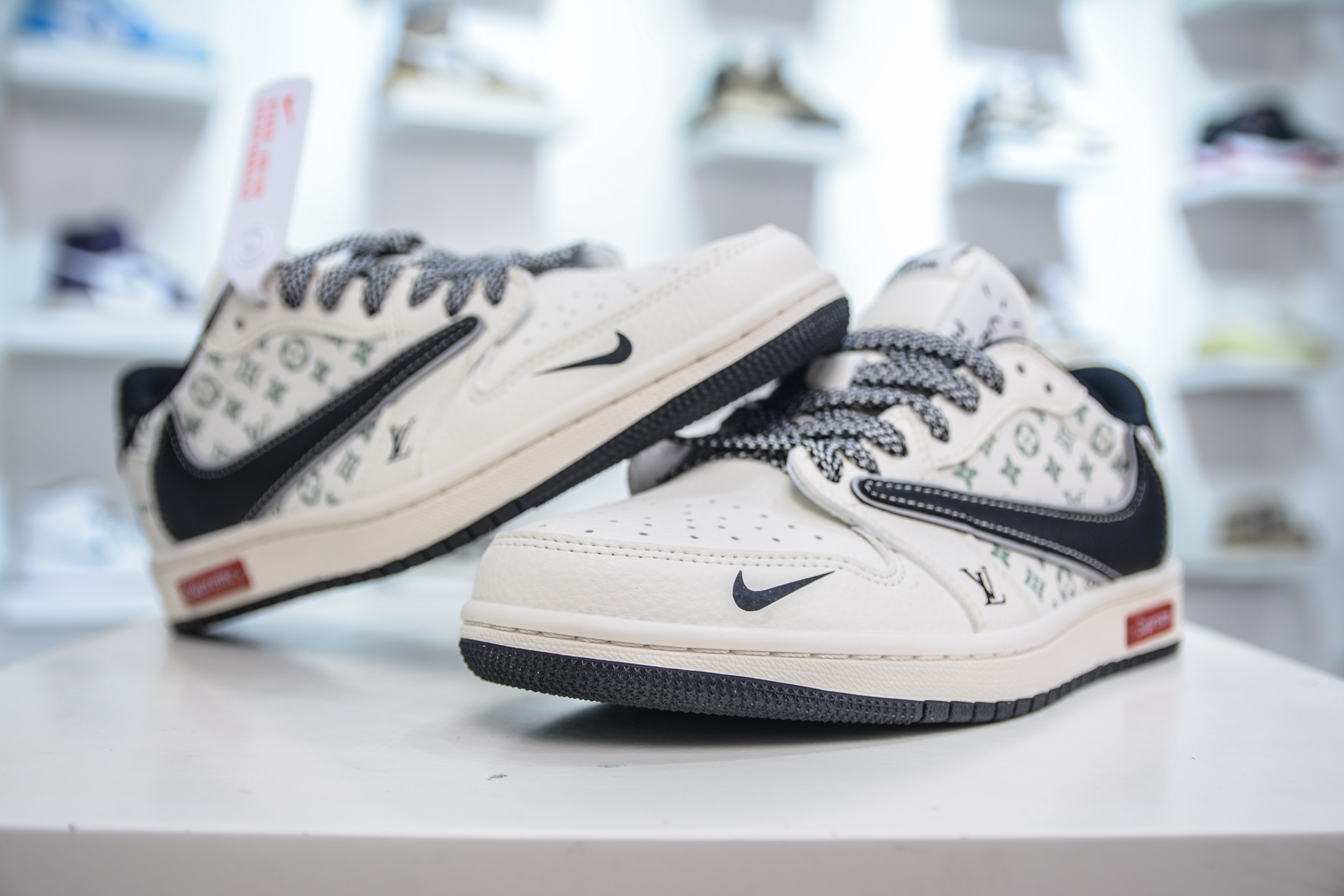 TS x Air Jordan x Louis Vuitton X Supreme AJ1 Low 倒钩低帮LV SUP 联名-白黑印花  YX5066-335