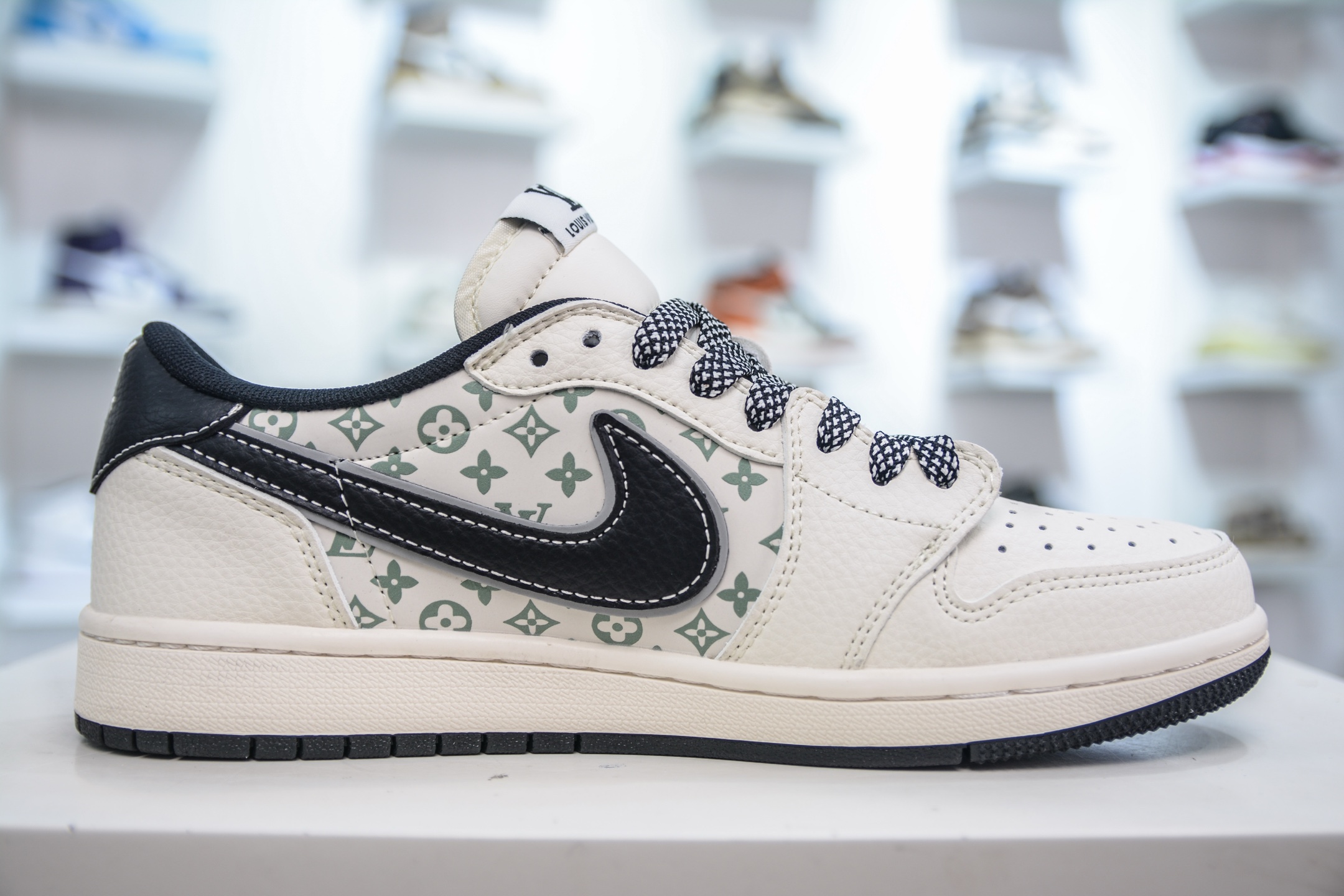 TS x Air Jordan x Louis Vuitton X Supreme AJ1 Low 倒钩低帮LV SUP 联名-白黑印花  YX5066-335