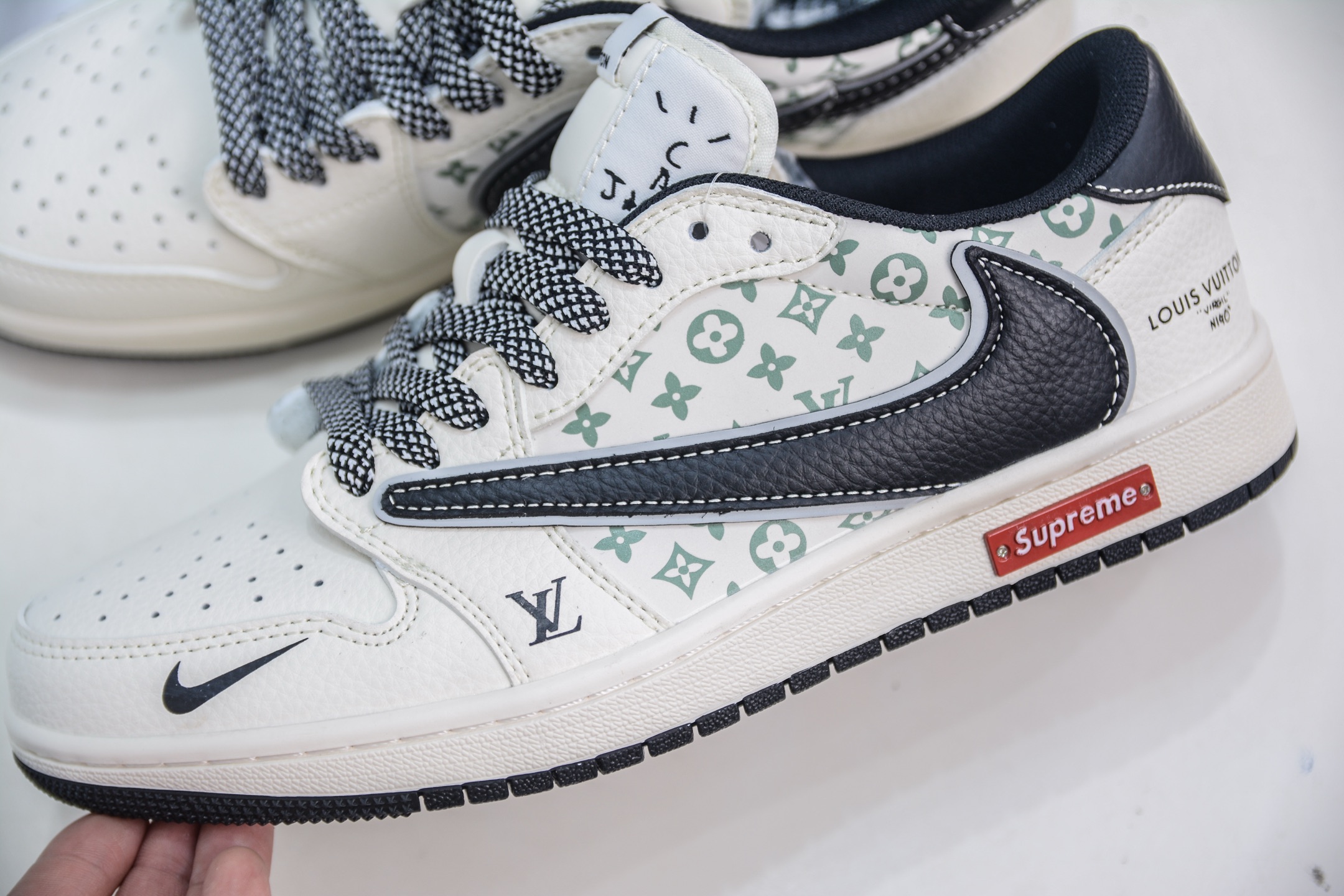 TS x Air Jordan x Louis Vuitton X Supreme AJ1 Low 倒钩低帮LV SUP 联名-白黑印花  YX5066-335
