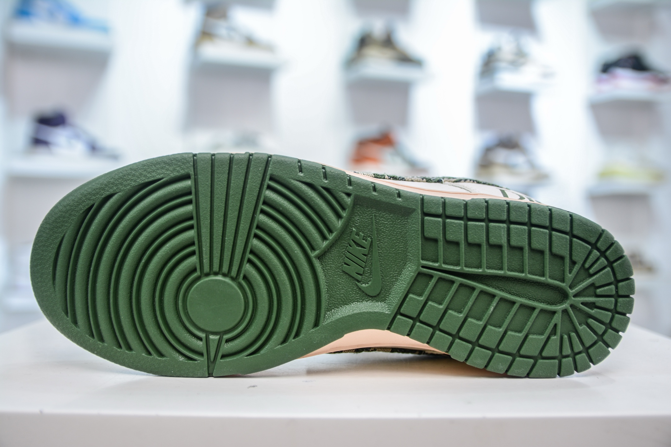 Nike SB Dunk Low x DIOR 迪奥联名-白绿迷彩  FC1688-226