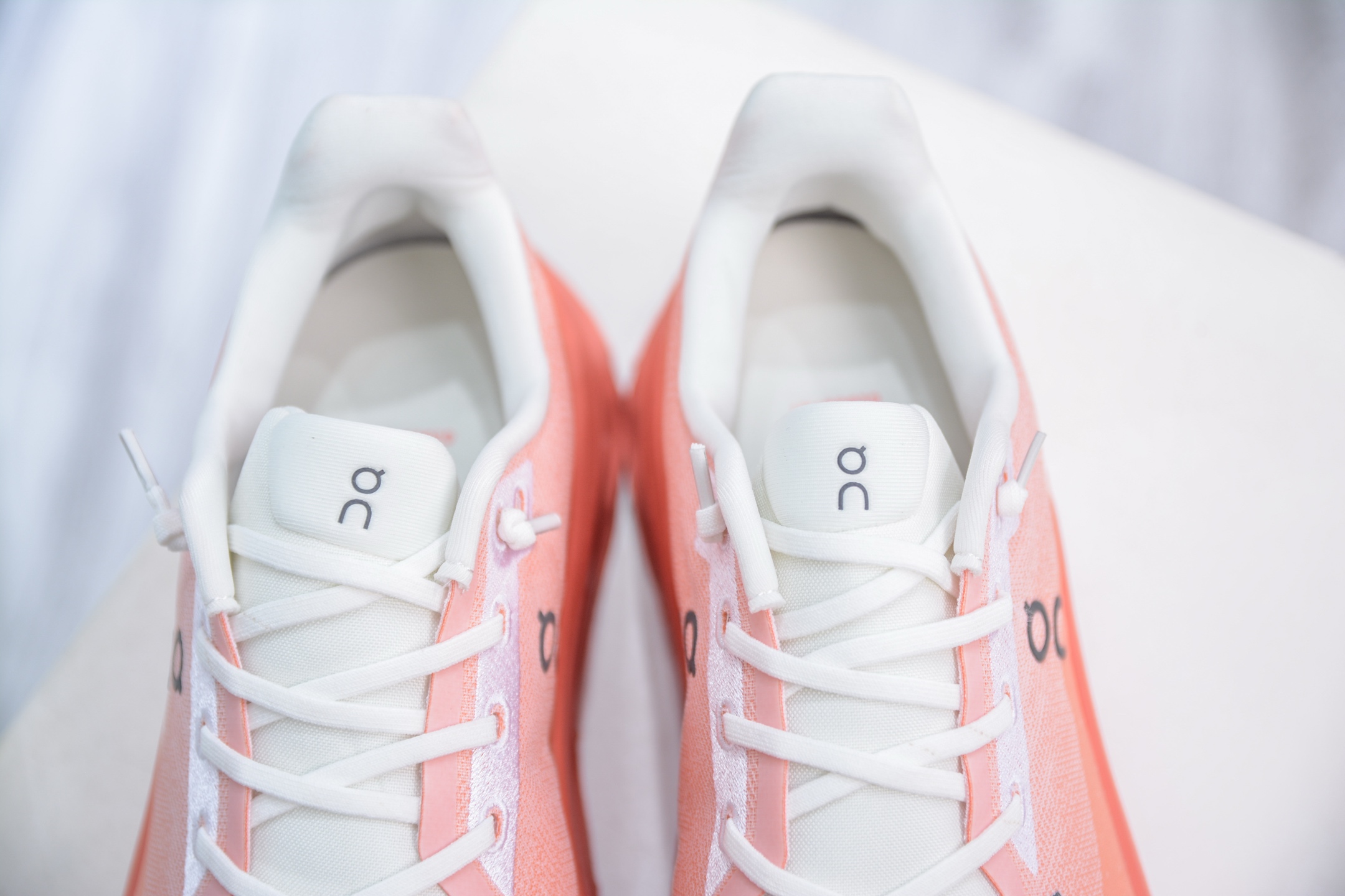 Loewe x On昂跑 Cloudtilt 2.0 罗意威联名轻便低帮跑步鞋  3ME10103285