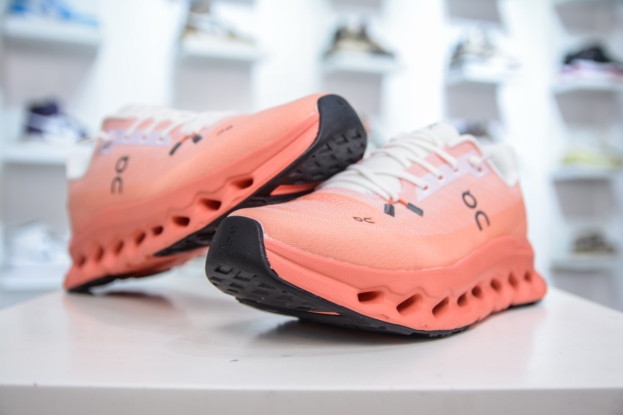 Loewe x On昂跑 Cloudtilt 2.0 罗意威联名轻便低帮跑步鞋  3ME10103285