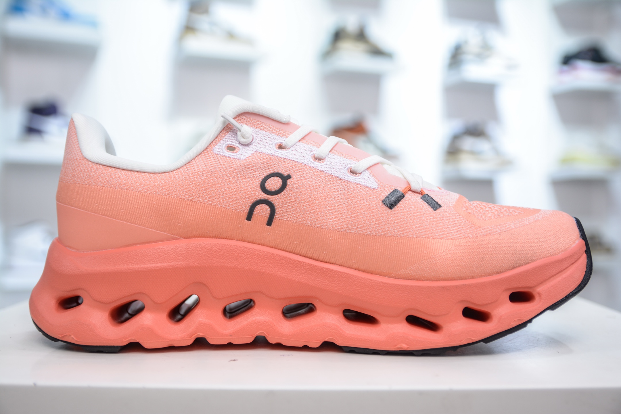 Loewe x On昂跑 Cloudtilt 2.0 罗意威联名轻便低帮跑步鞋  3ME10103285