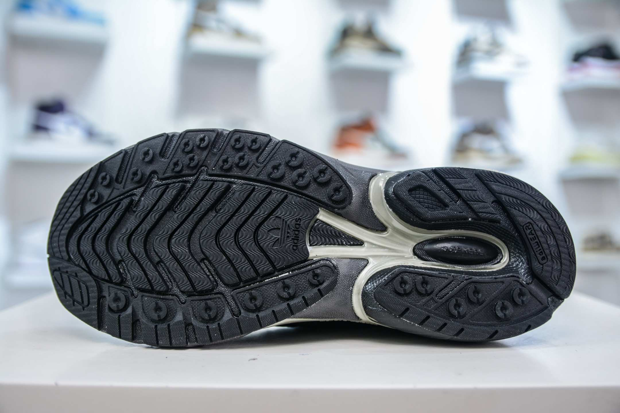 X版 SFTM x AD Originals Adistar Cushion 复古前卫科技休闲运动老爹鞋 JP8416-莆田鞋,莆田鞋货源,高仿鞋,高仿鞋货源,安福档口,莆田高仿鞋,莆田鞋批发,高仿鞋批发,莆田高仿运动鞋,高仿运动鞋,莆田运动鞋 X版 SFTM x AD Originals Adistar Cushion 复古前卫科技休闲运动老爹鞋 JP8416