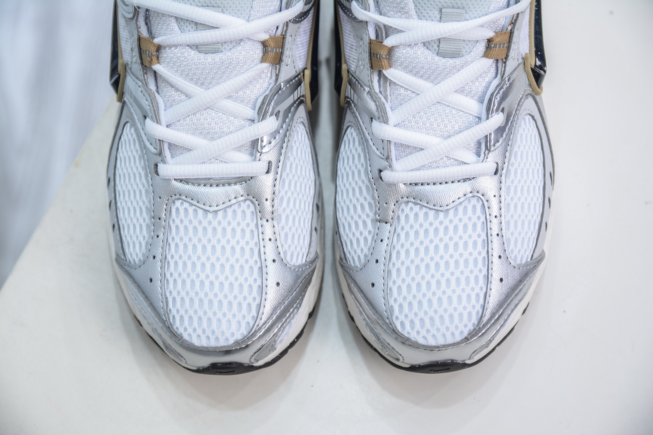 Nike V2K Run Millennium Running Shoes Retro Y3K Style Comfortable Sneakers 10 i1749233383529 5744 0 8