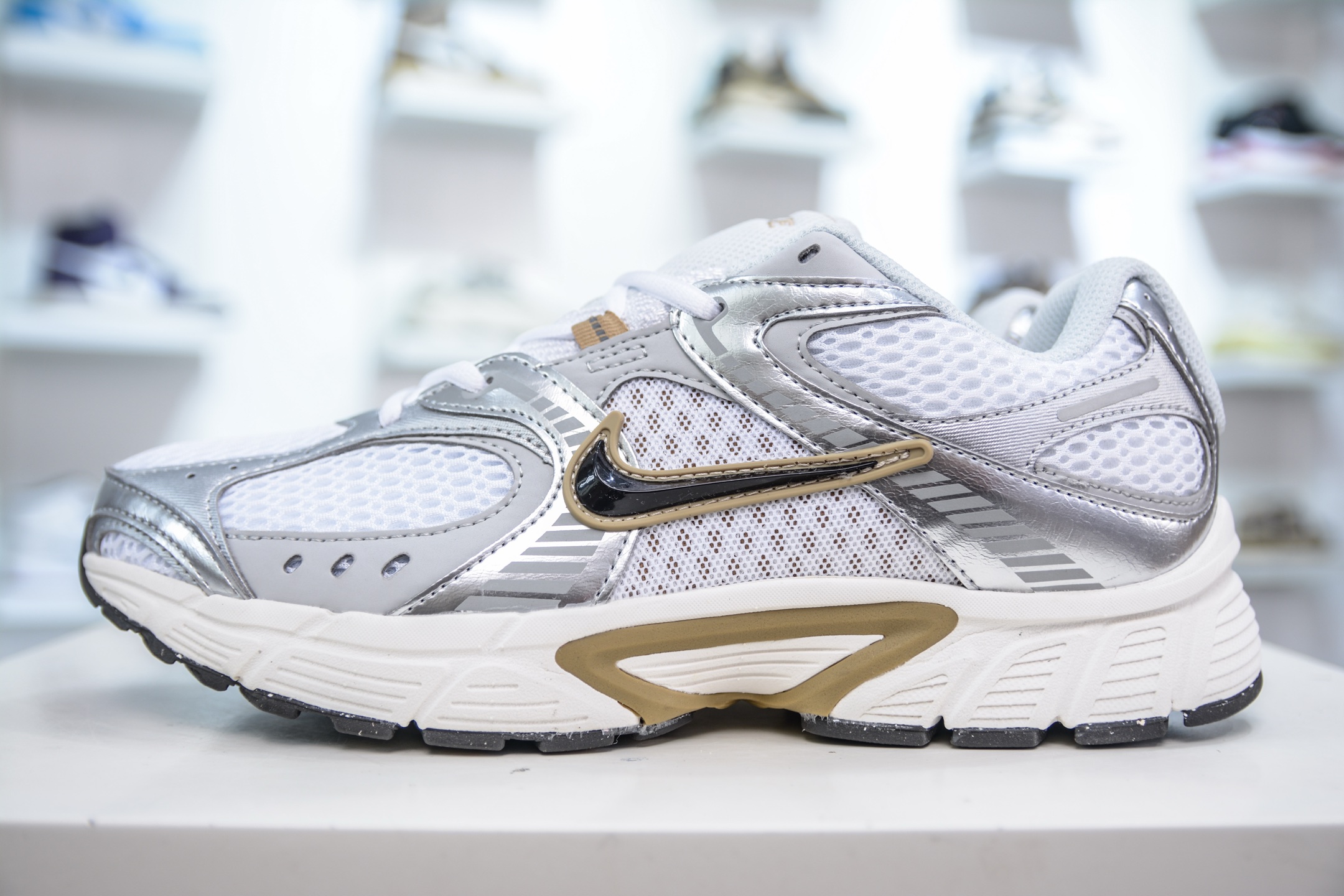 Nike V2K Run Millennium Running Shoes Retro Y3K Style Comfortable Sneakers 2 i1749233383547 1609 0 0