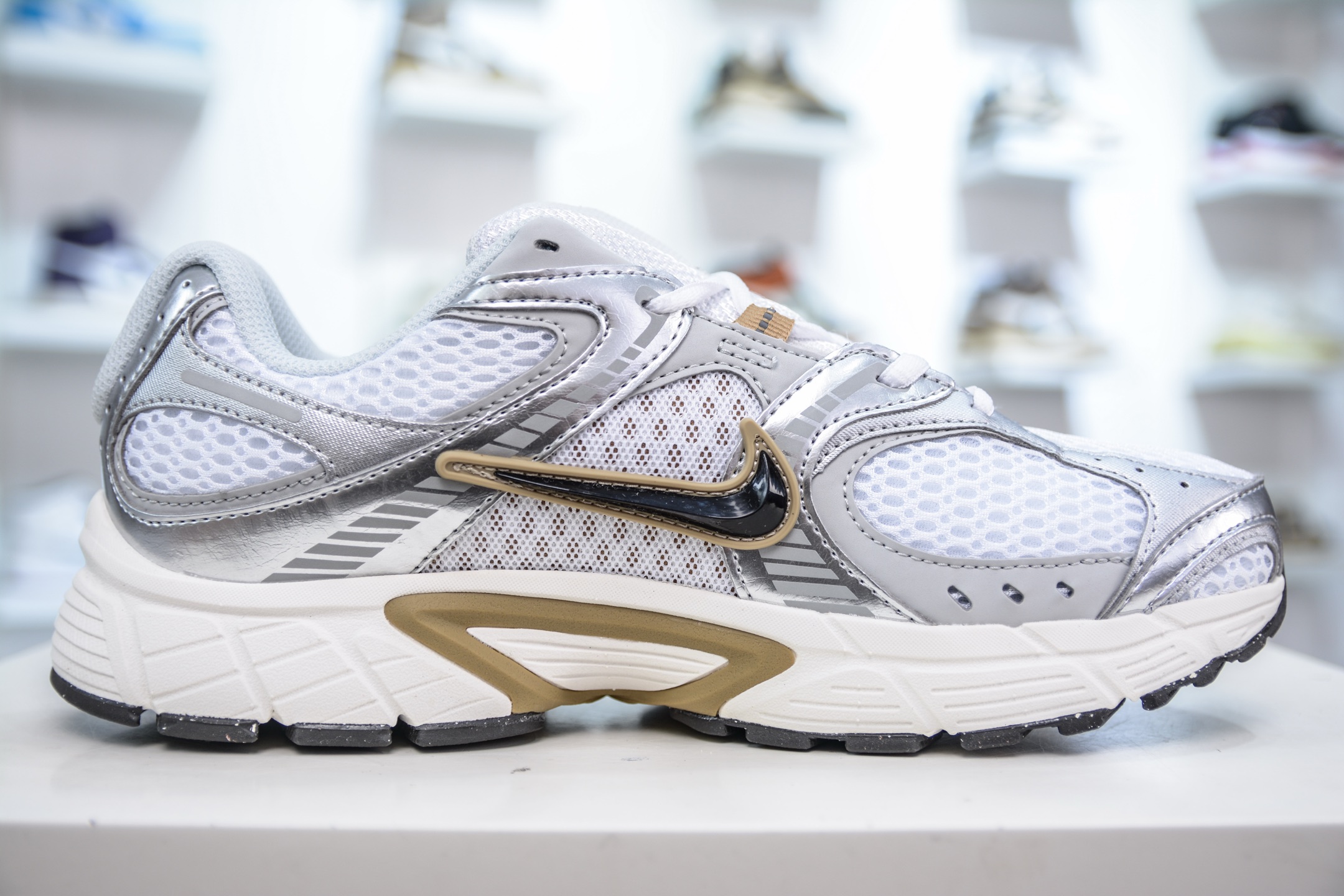 Nike V2K Run Millennium Running Shoes Retro Y3K Style Comfortable Sneakers 4 i1749233384461 880 0 2
