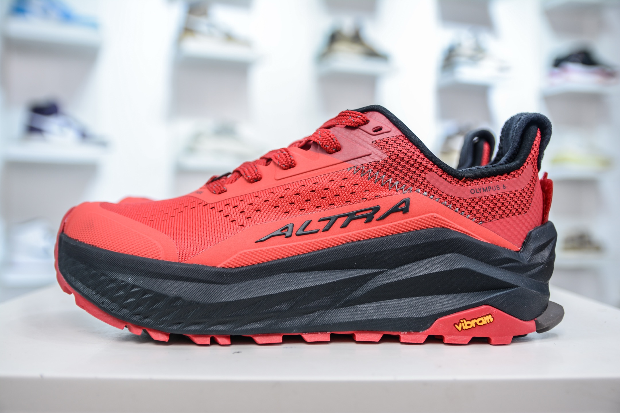 Altra Olympus 6: Comfortable, Durable, and Slip-Resistant Trail Running Shoes 2 i1749233751672 150 0 0