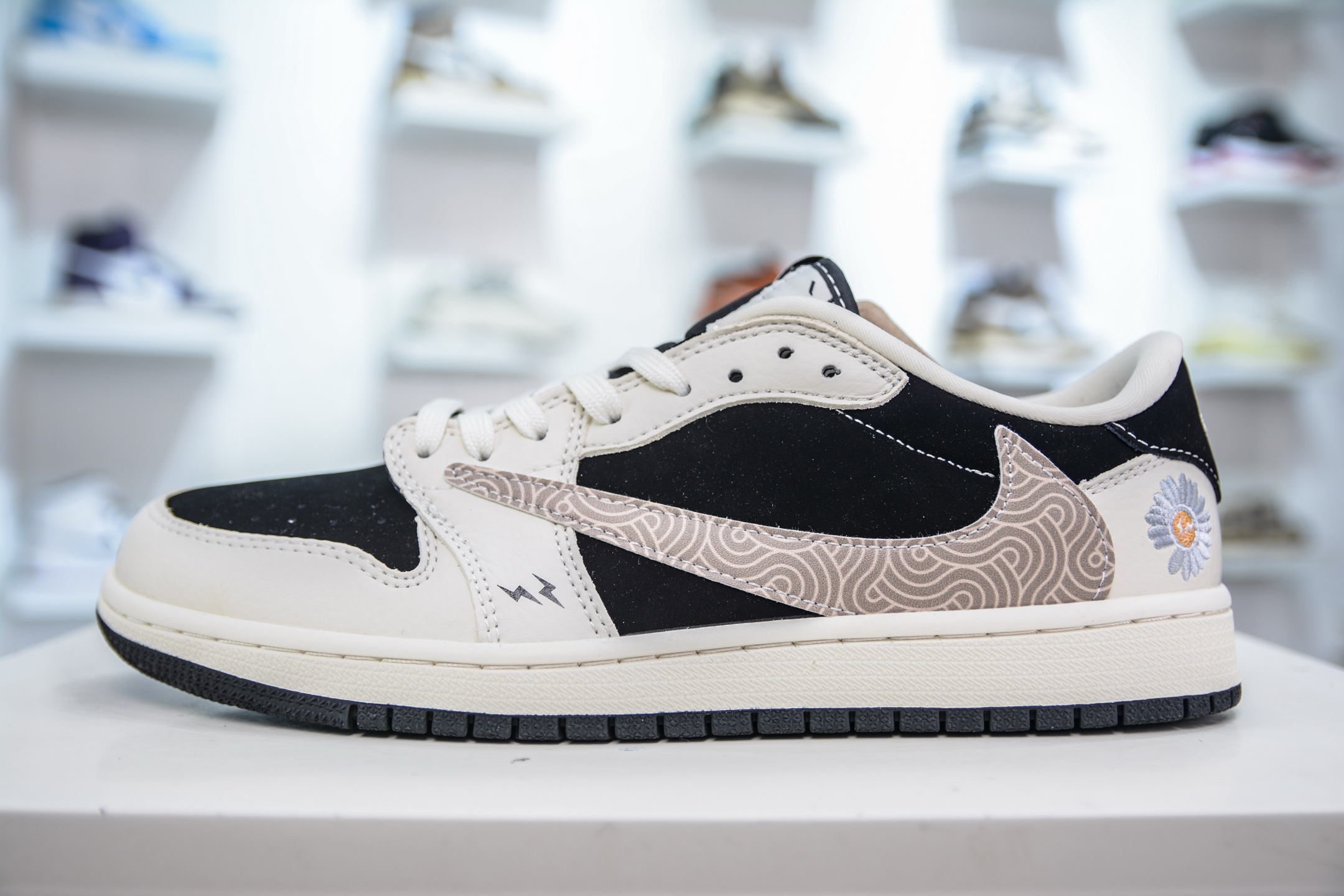 TS x Air Jordan x Fragment Air Jordan 1 Low Black White Custom Sneakers 2 i1749233867035 9623 0 0