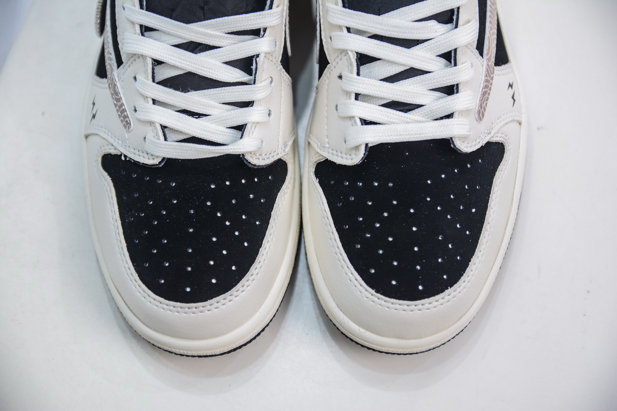 TS x Air Jordan x Fragment Air Jordan 1 Low Black White Custom Sneakers 10 i1749233867052 5648 0 8